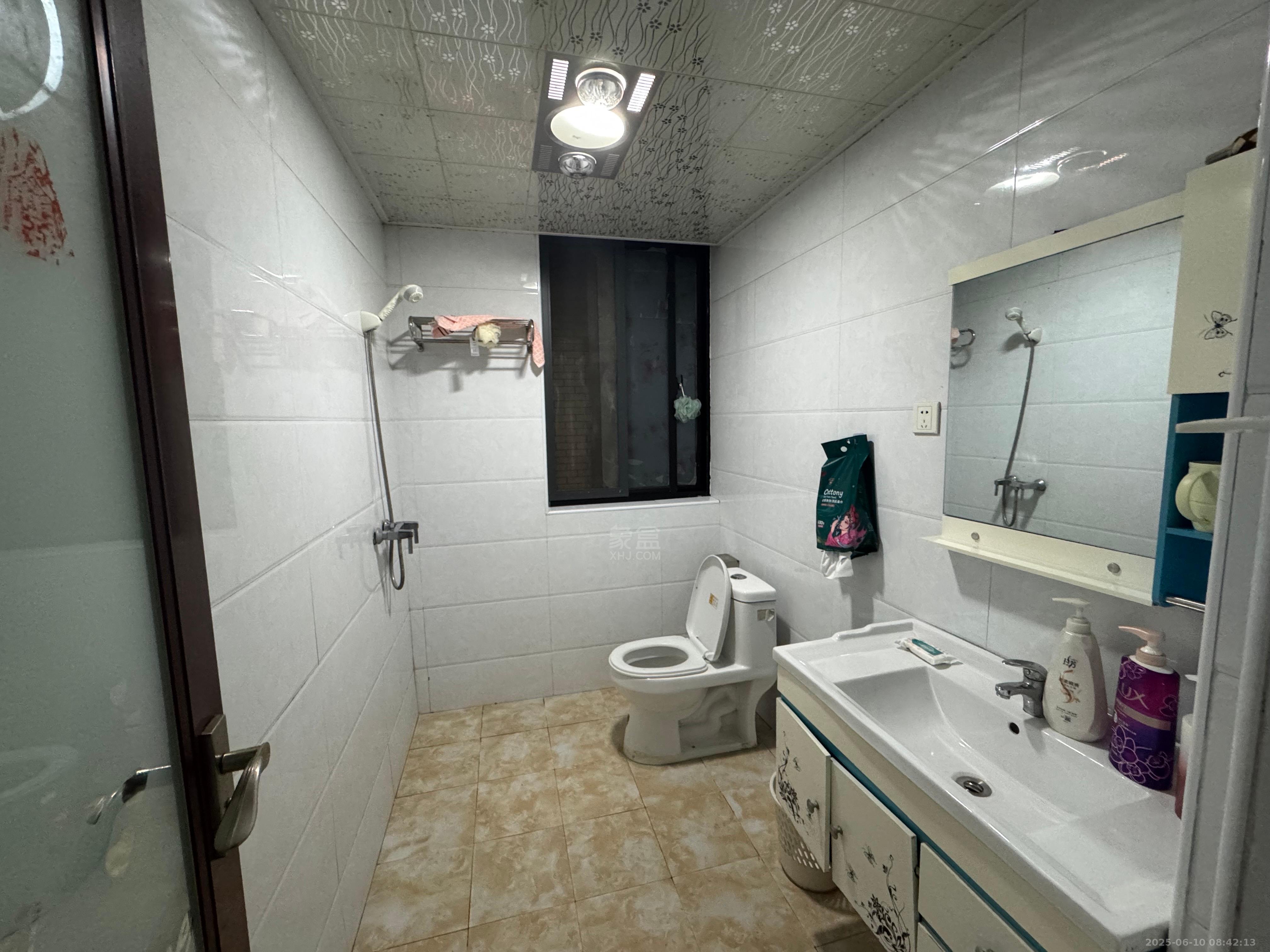 龙腾国际 3室2厅2卫 1800.0元/月 龙腾国际 3室2厅2卫 1800.0元/月室内图