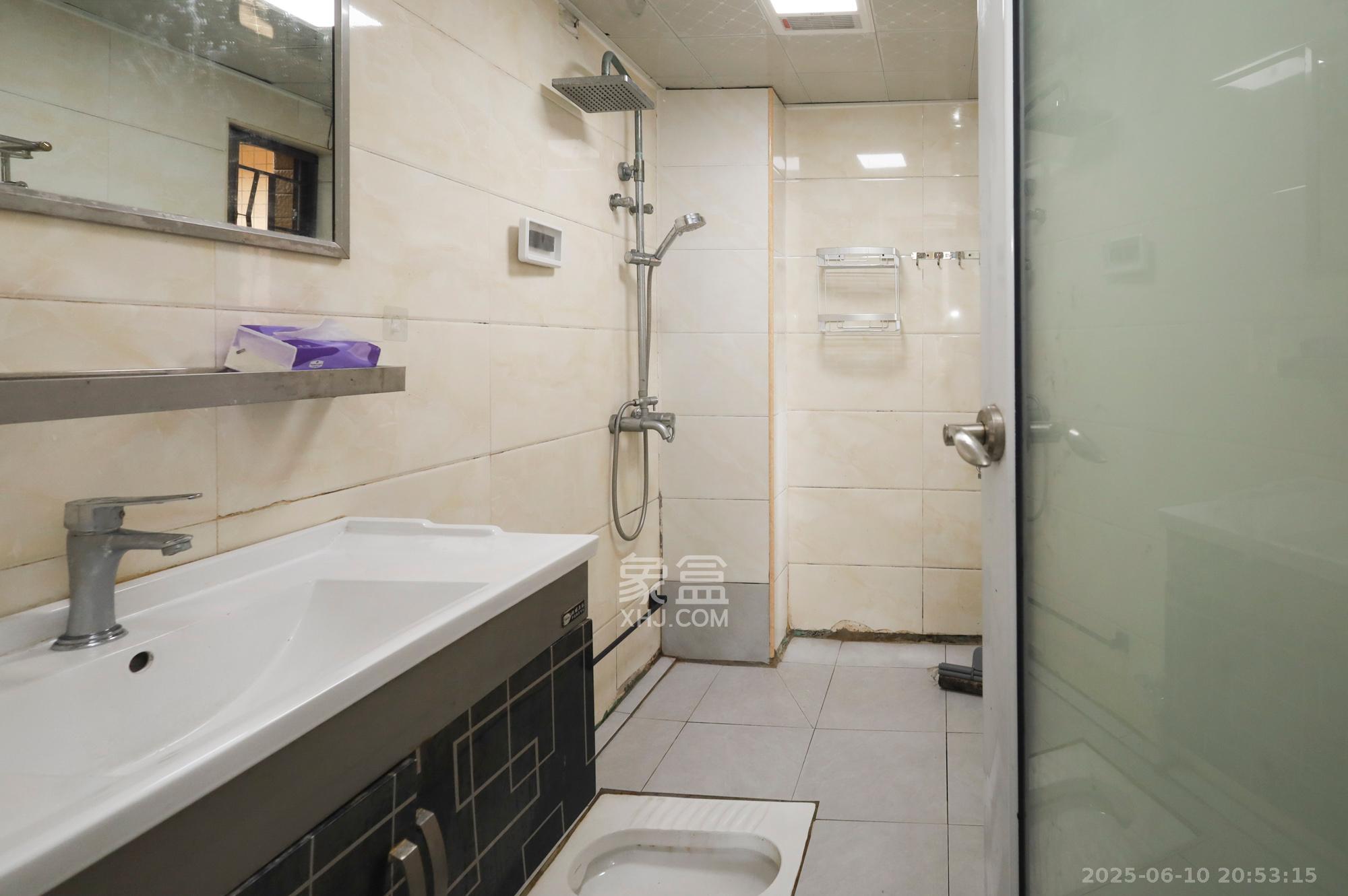 山语城二期  3室2厅1卫    63.0万卫生间