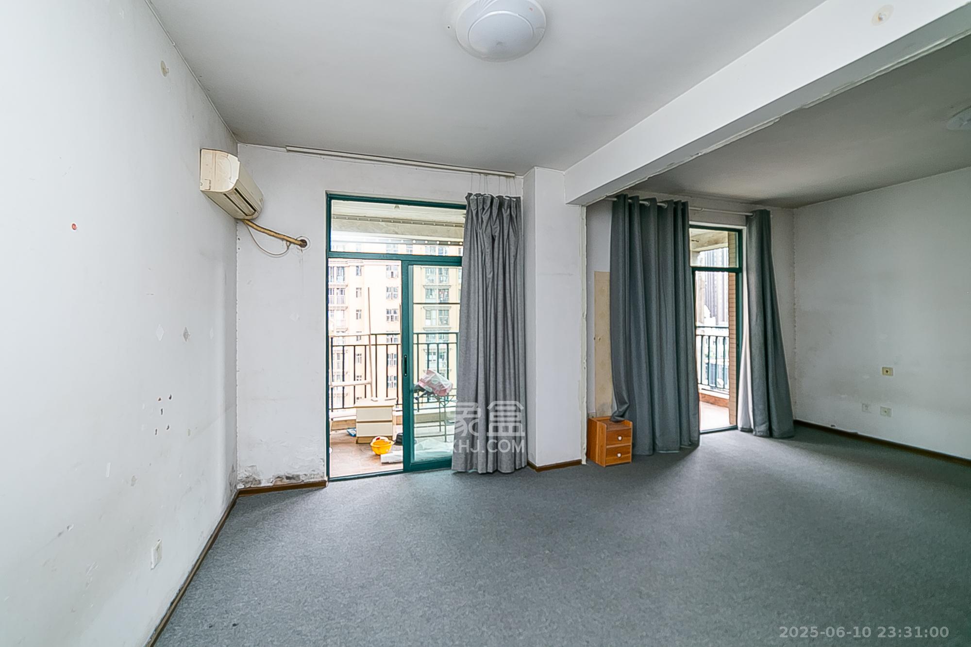 中江国际花城 3室2厅2卫 108.0万 中江国际花城 3室2厅2卫 108.0万卧室