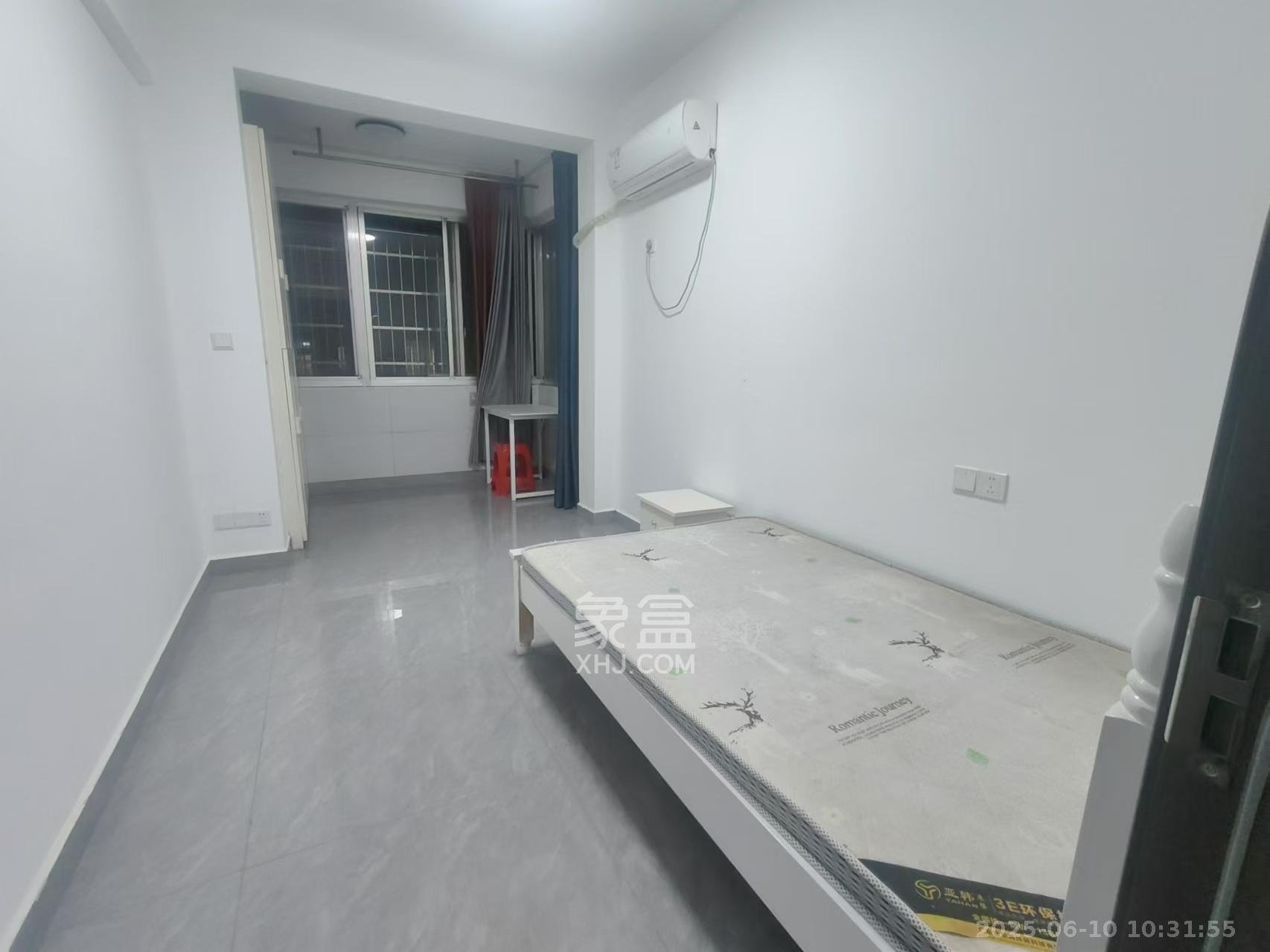 泉水塘小区  3室2厅1卫    2000.0元/月室内图