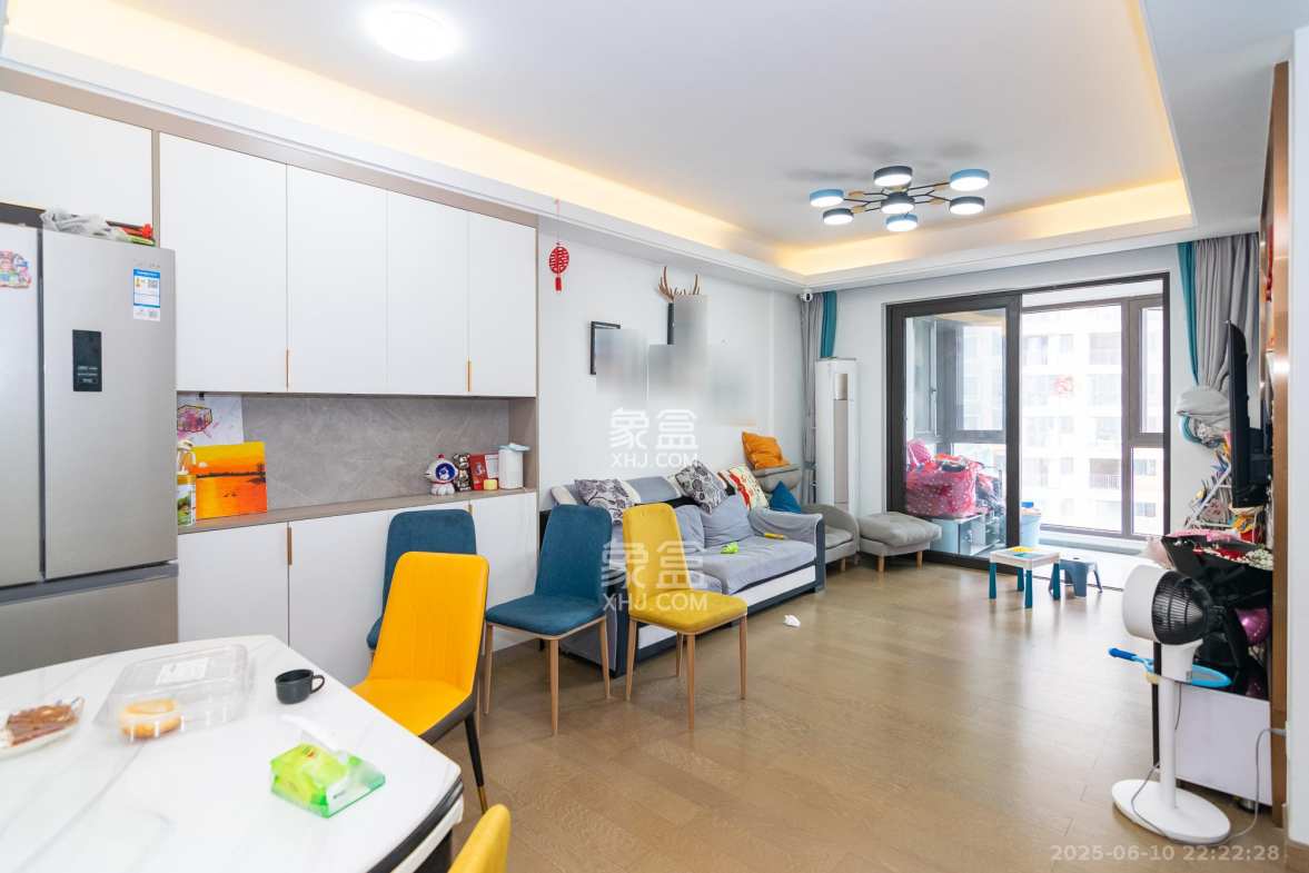 美的翰城  3室2厅1卫    66.0万 美的翰城  3室2厅1卫    66.0万客厅