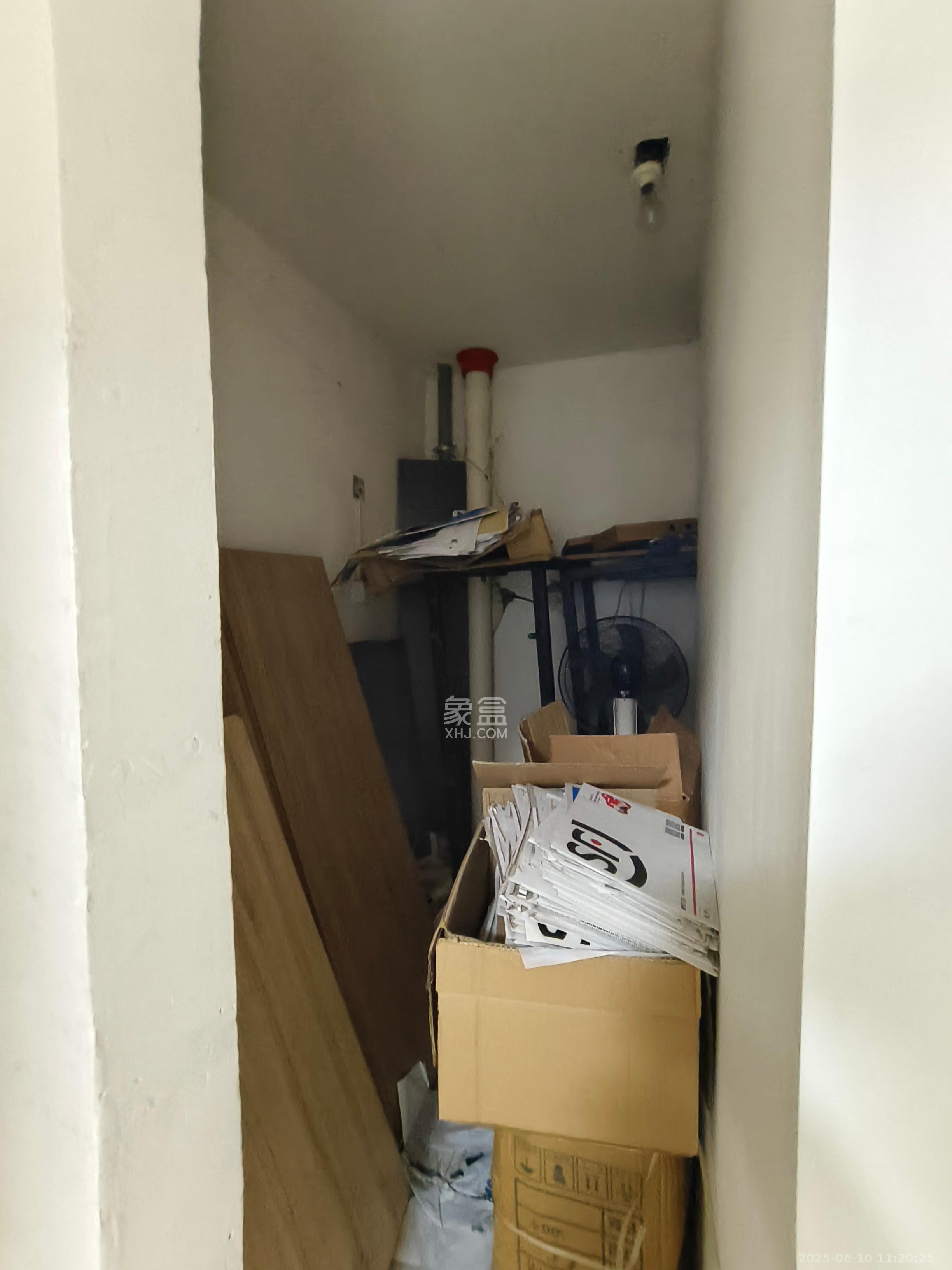 鸿飞大厦 4室2厅2卫 7000.0元/月 鸿飞大厦 4室2厅2卫 7000.0元/月室内图