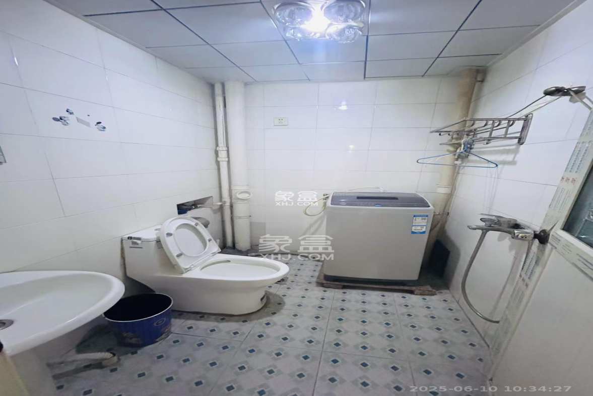 粟塘小区  3室2厅2卫    2000.0元/月 粟塘小区  3室2厅2卫    2000.0元/月室内图