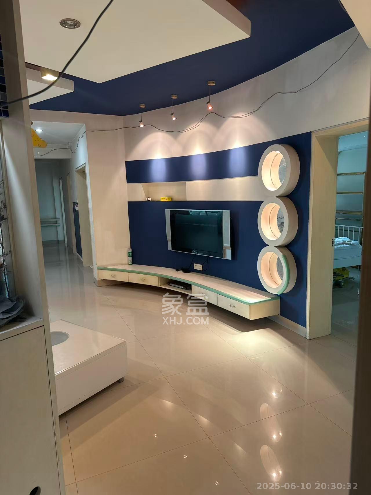 长沙市公安局金霞小区 3室2厅2卫 2800.0元/月 长沙市公安局金霞小区 3室2厅2卫 2800.0元/月室内图