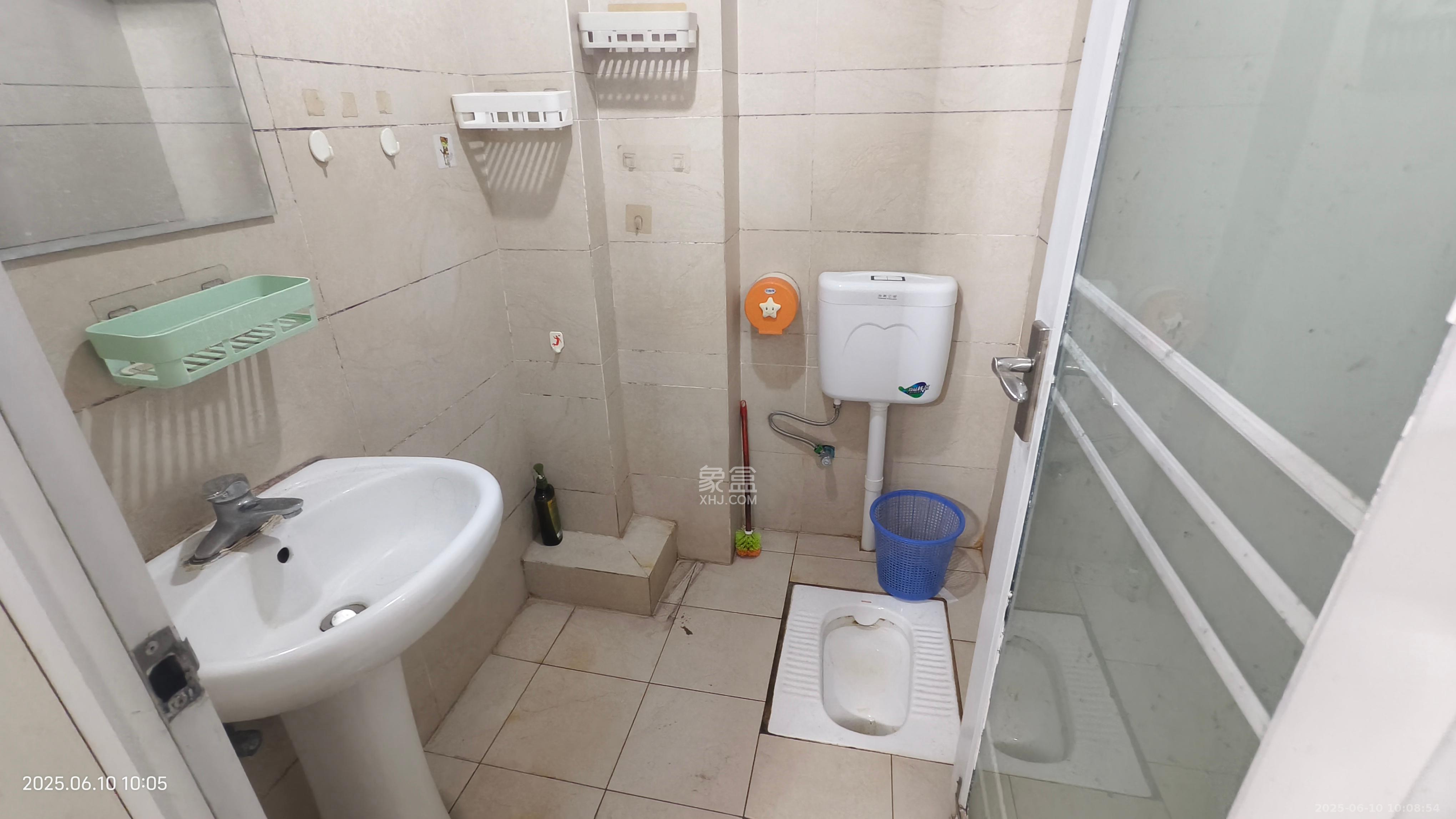 建鸿达华都(华都小户型及大华写字楼) 2室1厅1卫 2200.0元/月 建鸿达华都(华都小户型及大华写字楼) 2室1厅1卫 2200.0元/月室内图