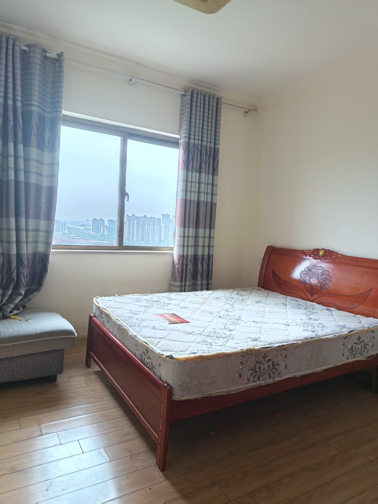 碧桂园 4室2厅2卫 1900.0元/月 碧桂园 4室2厅2卫 1900.0元/月室内图