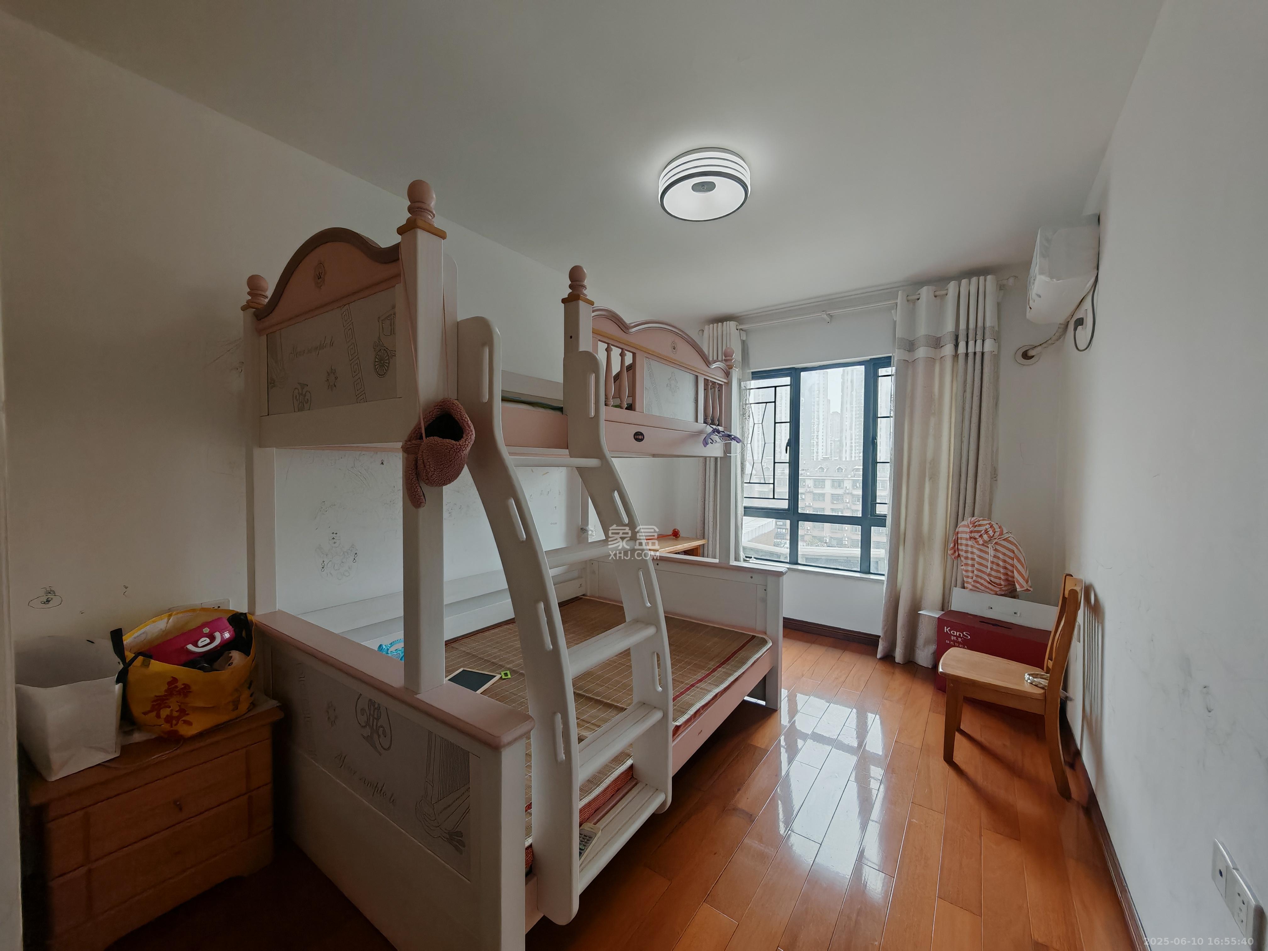 中国铁建国际城一期 4室2厅2卫 1900.0元/月 中国铁建国际城一期 4室2厅2卫 1900.0元/月室内图