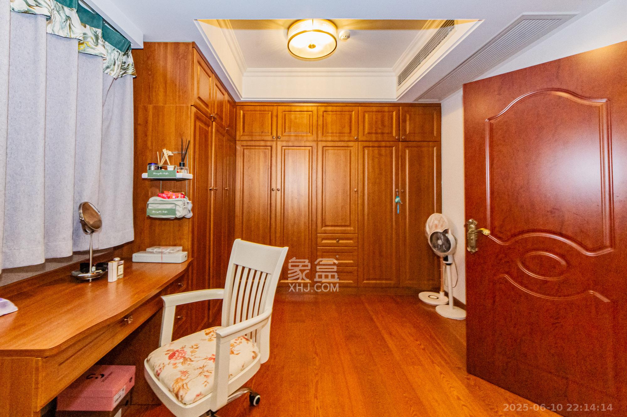 北辰三角洲E6区  3室2厅1卫    136.0万 北辰三角洲E6区  3室2厅1卫    136.0万卧室