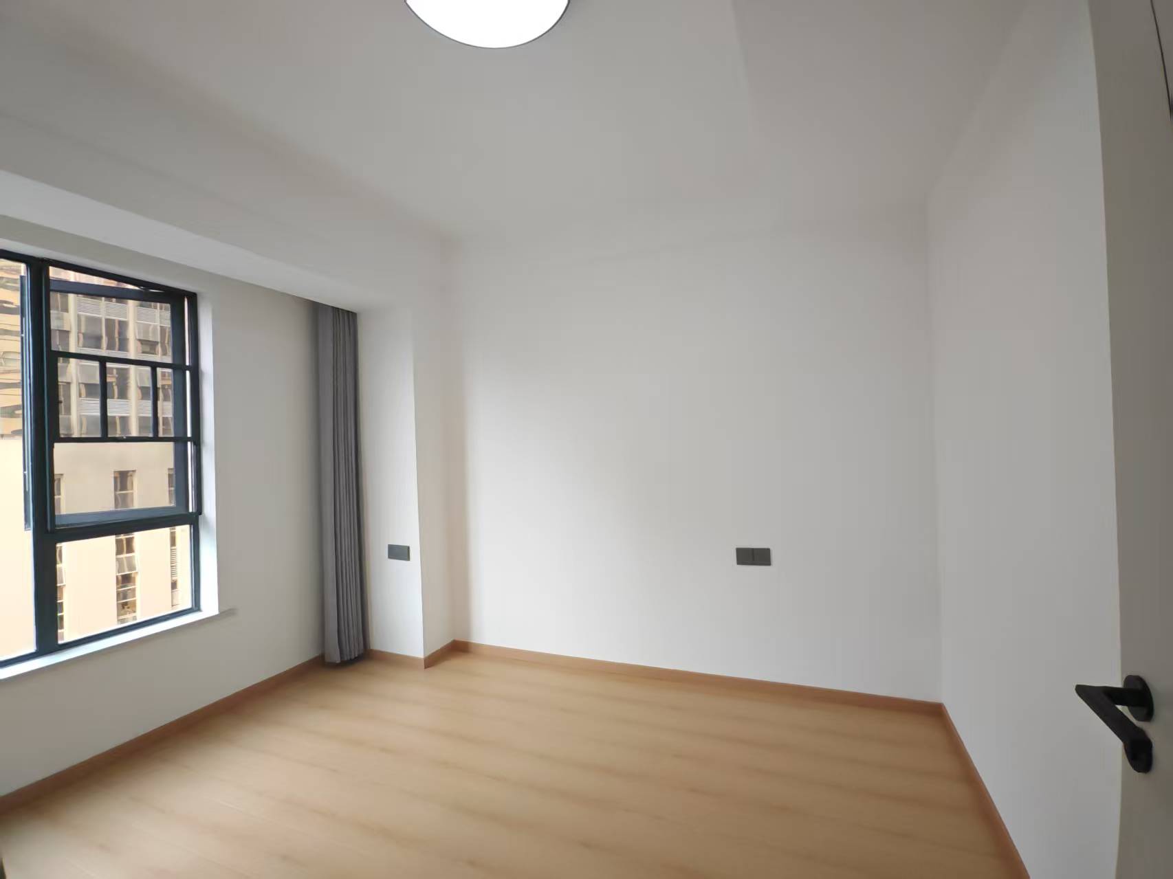 天门中央广场 4室2厅2卫 3300.0元/月 天门中央广场 4室2厅2卫 3300.0元/月室内图