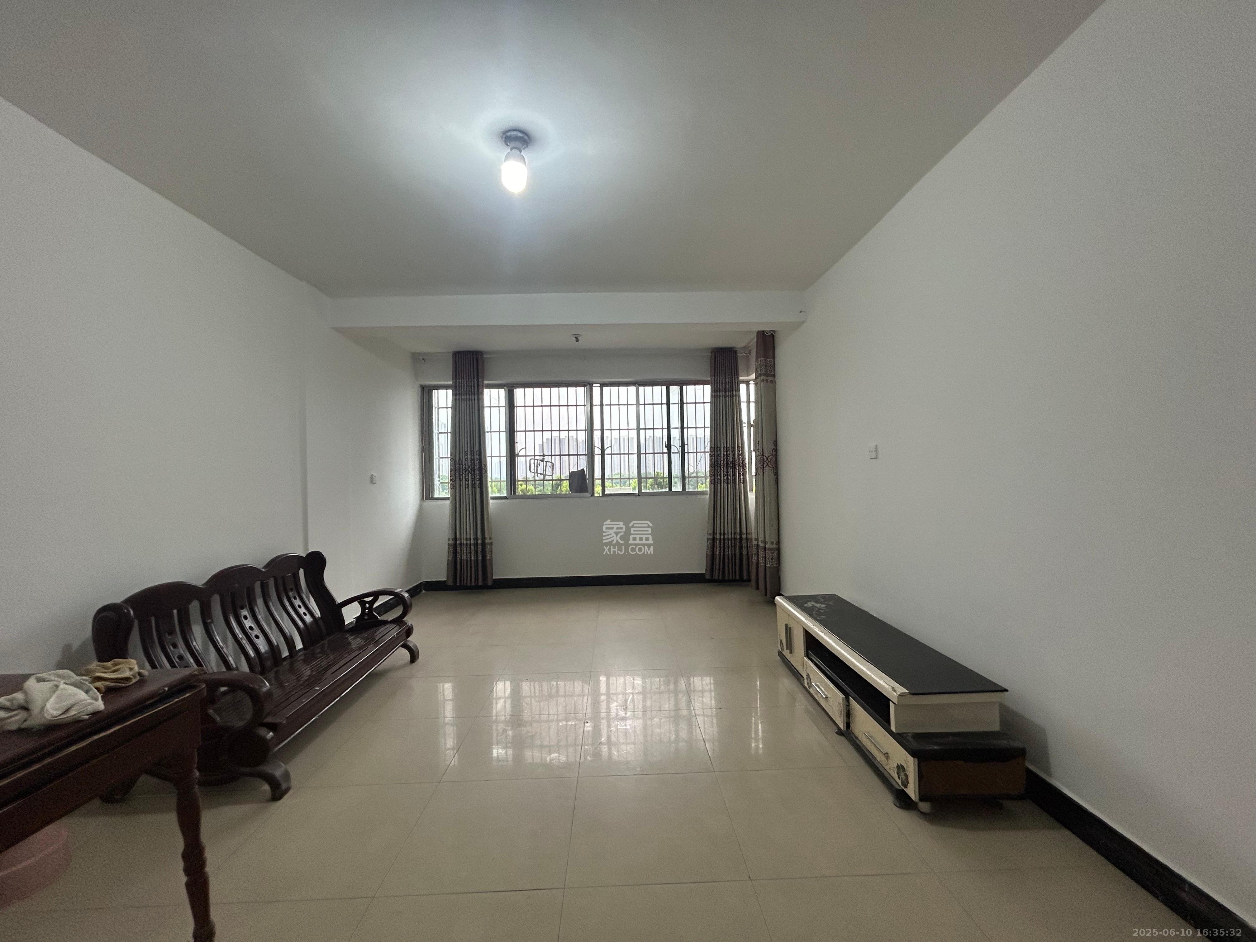 杉木村安置小区 1室0厅0卫 1700.0元/月 杉木村安置小区 1室0厅0卫 1700.0元/月室内图