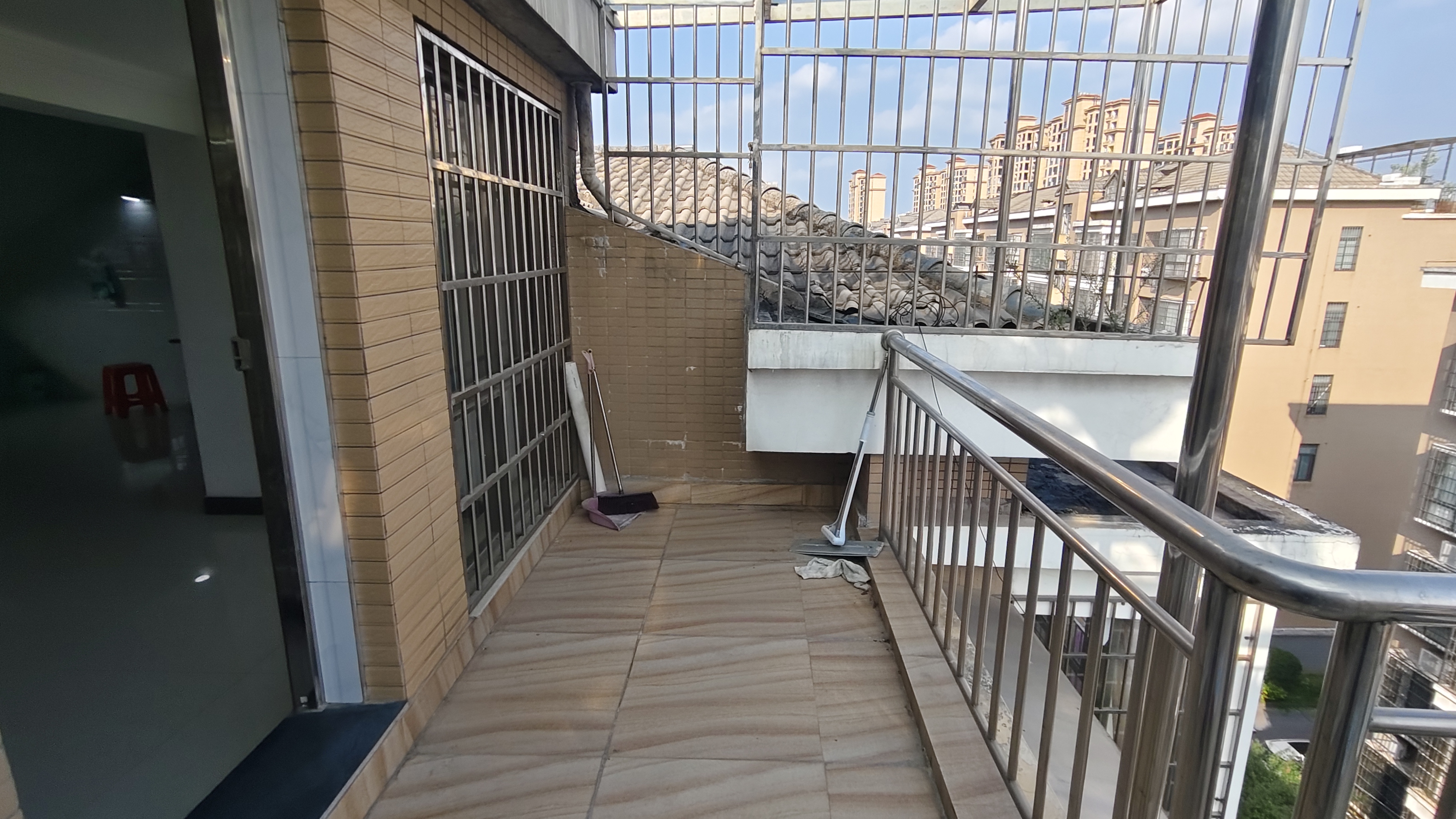 幸福里 3室2厅2卫 48.8万 幸福里 3室2厅2卫 48.8万客厅