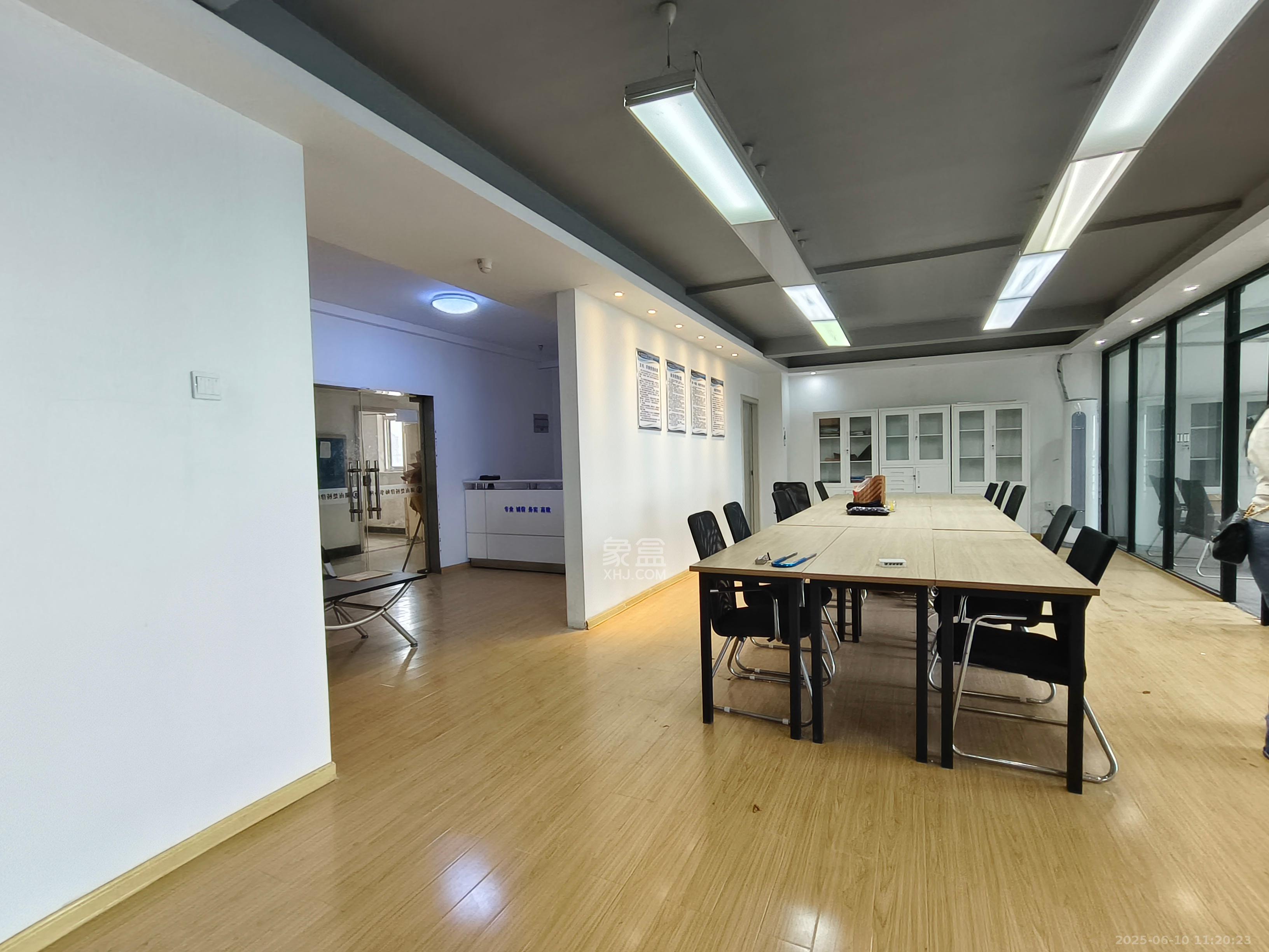 鸿飞大厦 4室2厅2卫 7000.0元/月 鸿飞大厦 4室2厅2卫 7000.0元/月室内图