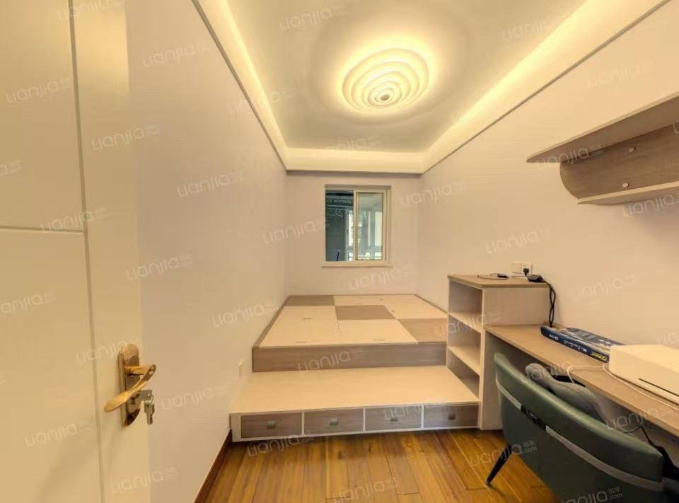 海航豪庭南苑 3室2厅2卫 251.0万 海航豪庭南苑 3室2厅2卫 251.0万客厅