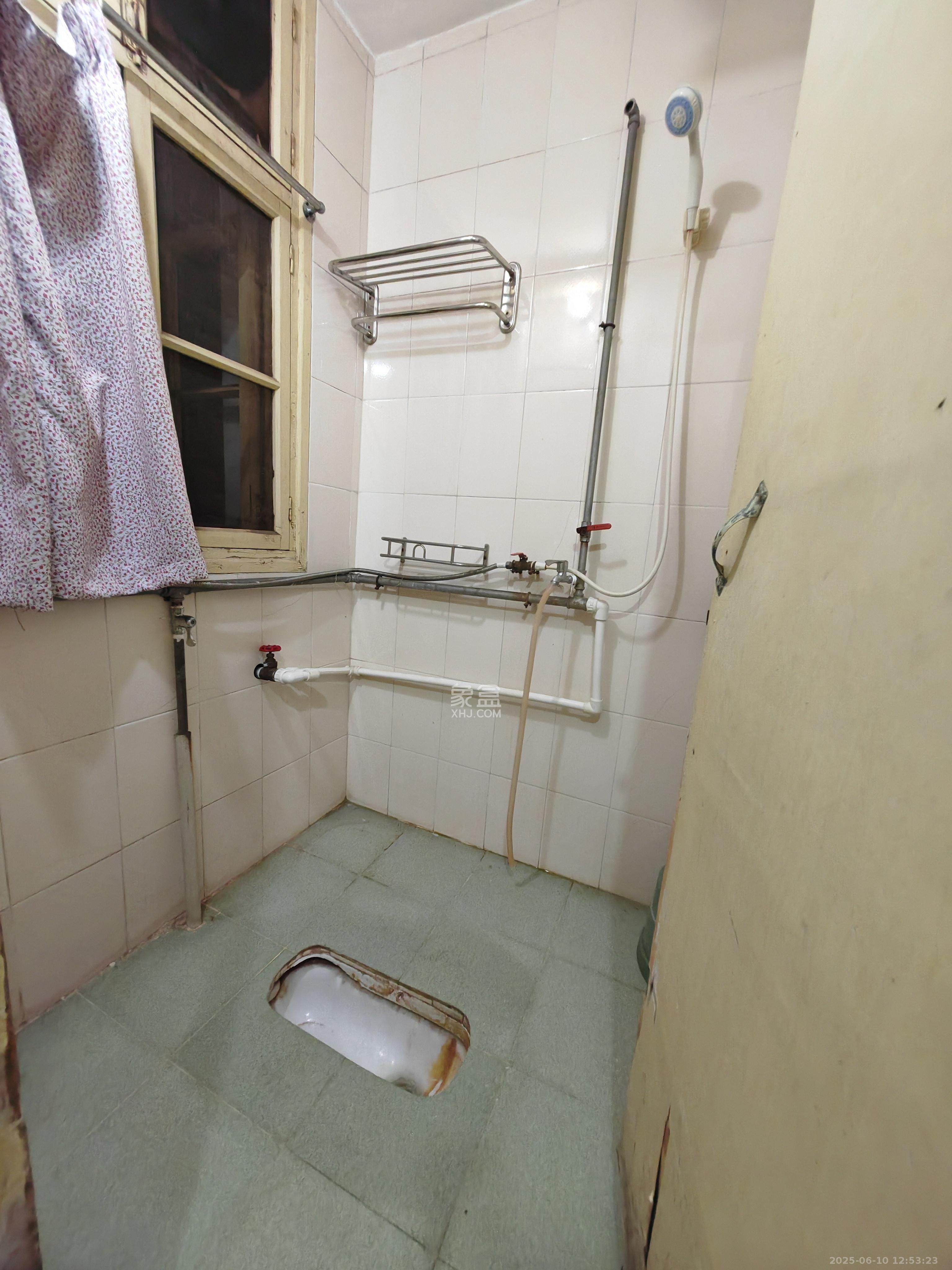 红旗综合安置楼  2室1厅1卫    1800.0元/月室内图