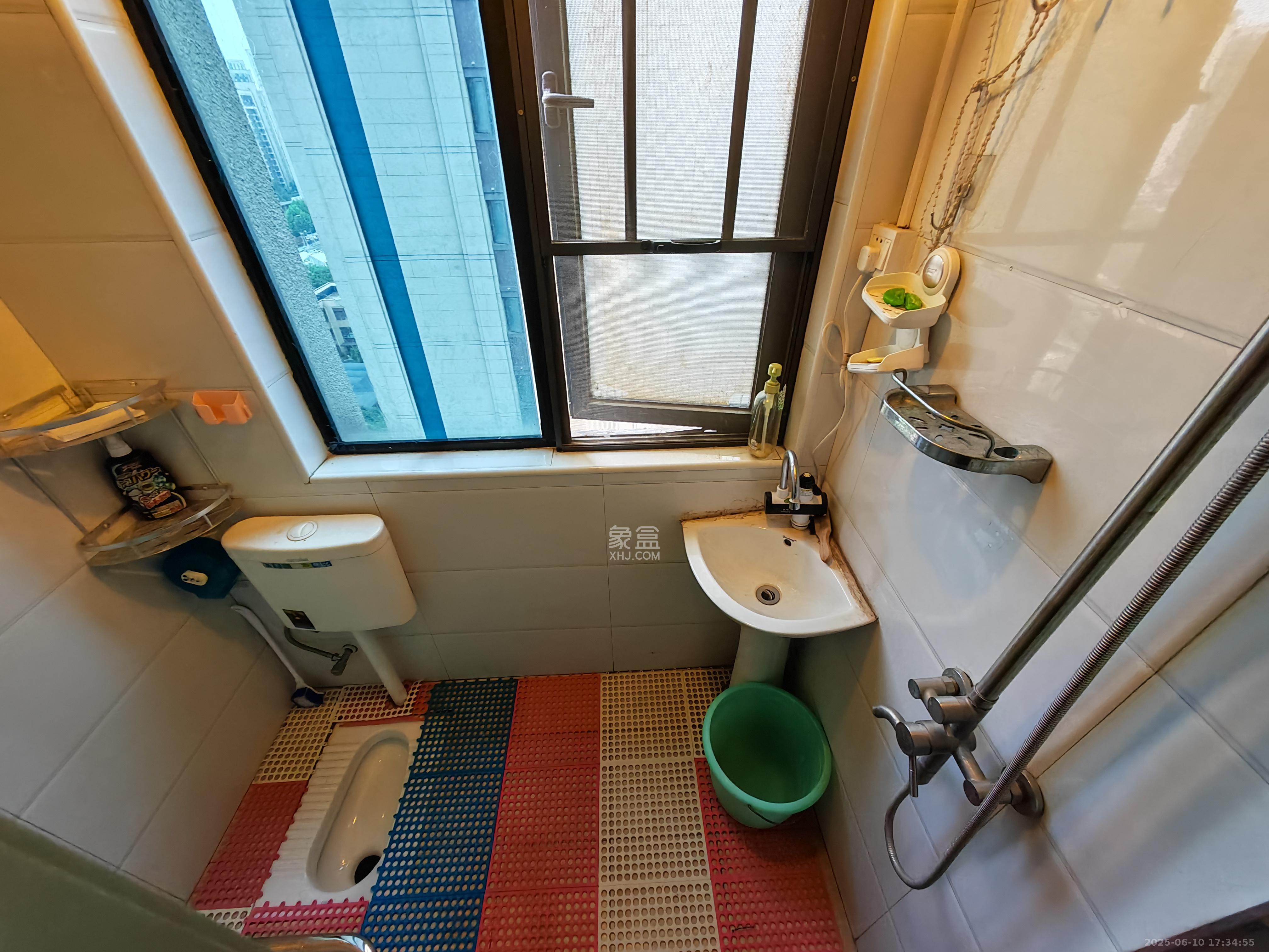 金茂梅溪湖  1室1厅1卫   1600.00元/月室内图