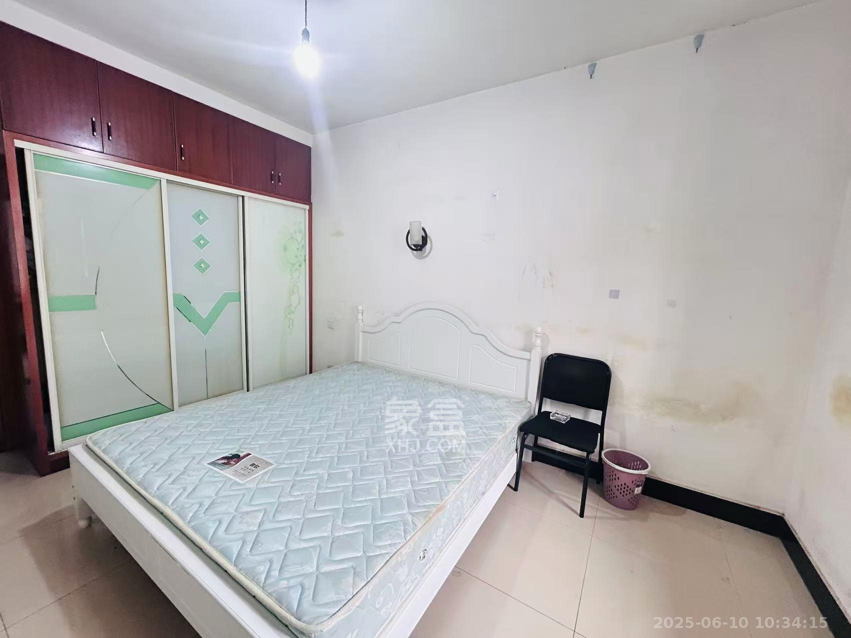 粟塘小区  3室2厅2卫    2000.0元/月 粟塘小区  3室2厅2卫    2000.0元/月室内图