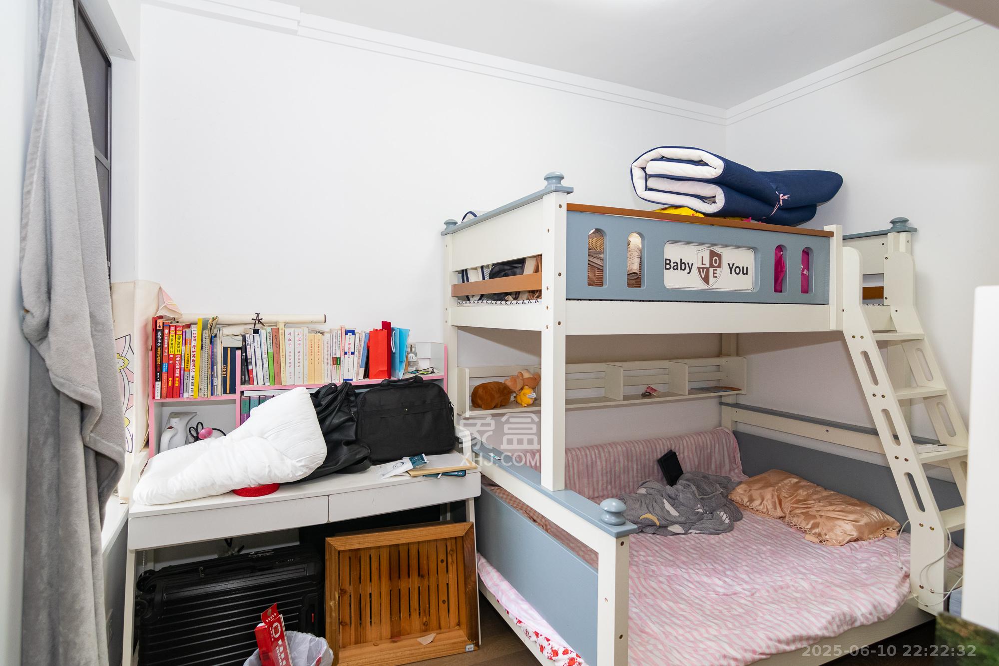 美的翰城  3室2厅1卫    66.0万卧室