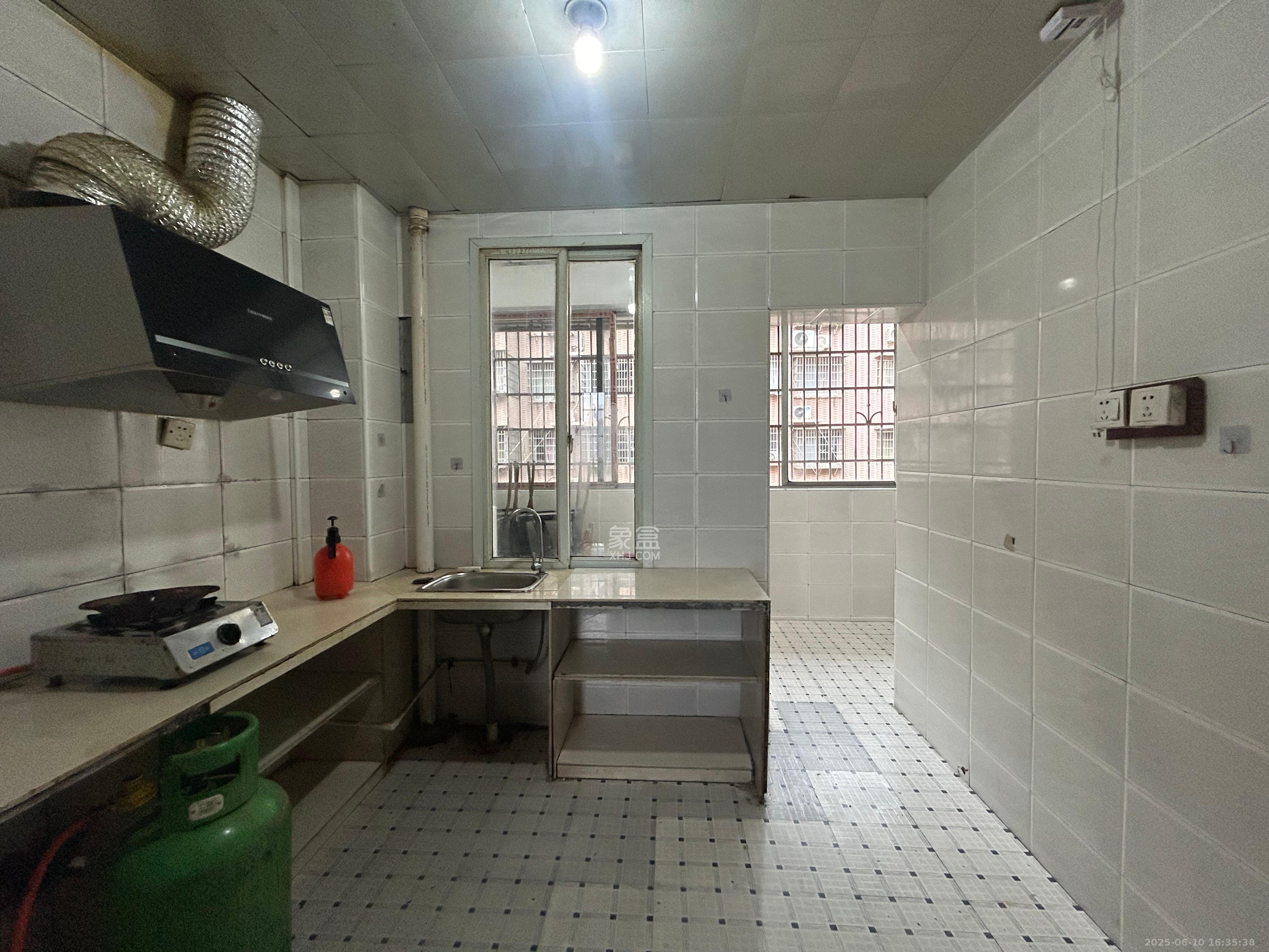 杉木村安置小区 1室0厅0卫 1700.0元/月 杉木村安置小区 1室0厅0卫 1700.0元/月室内图