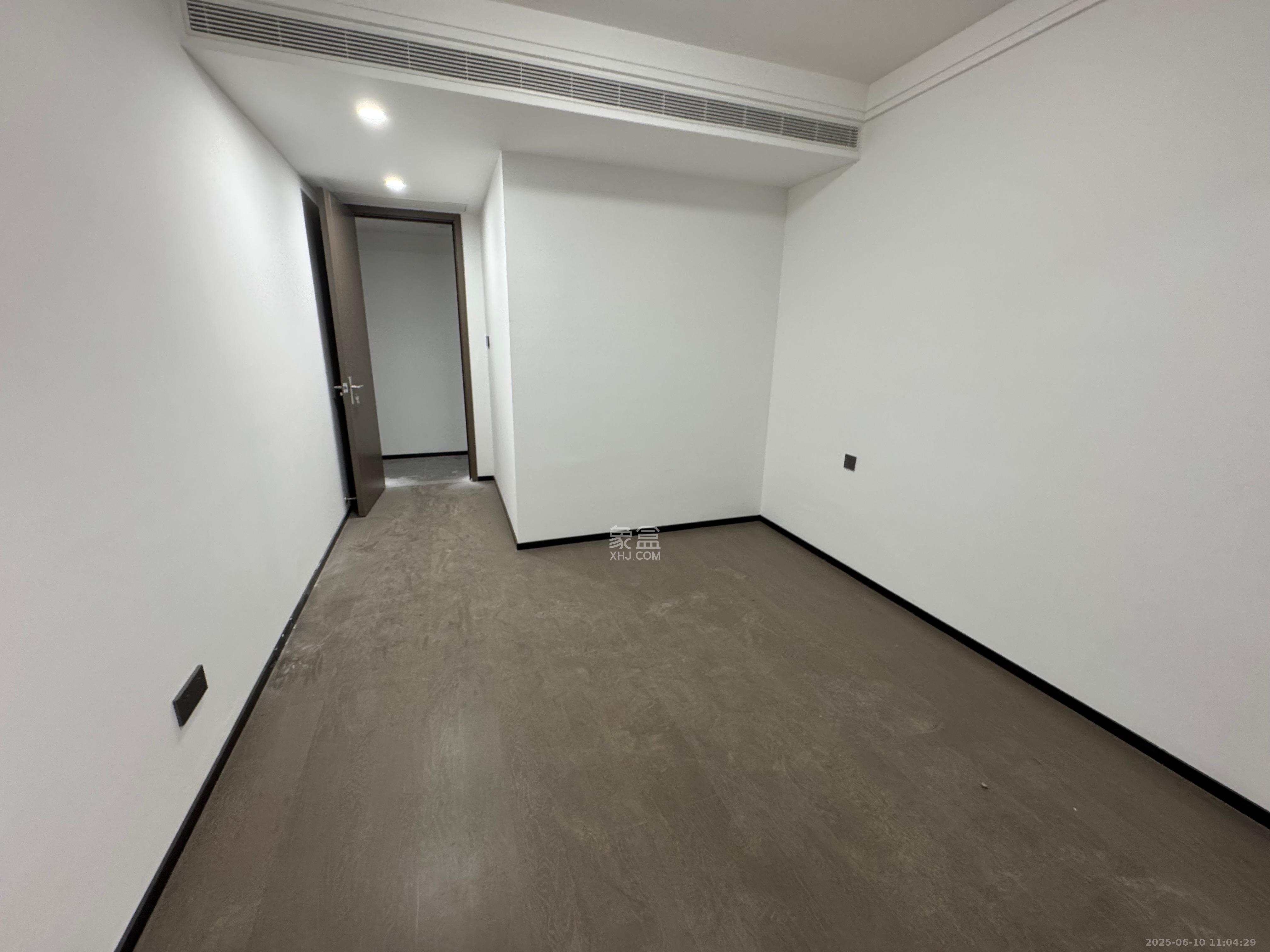 美的云樾  4室2厅2卫   4500.00元/月室内图