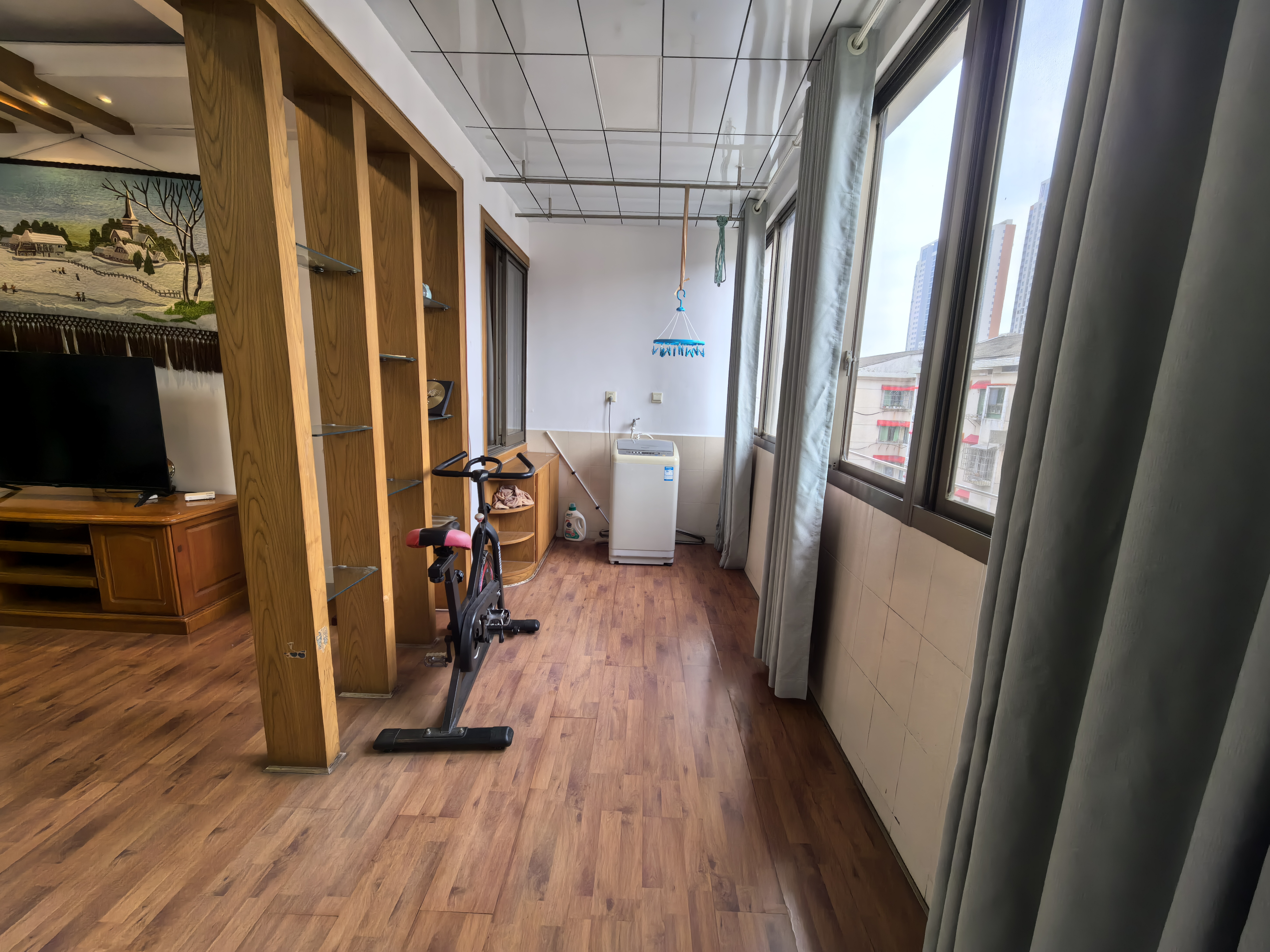 中级人民法院家属楼 4室2厅2卫 68.8万 中级人民法院家属楼 4室2厅2卫 68.8万客厅