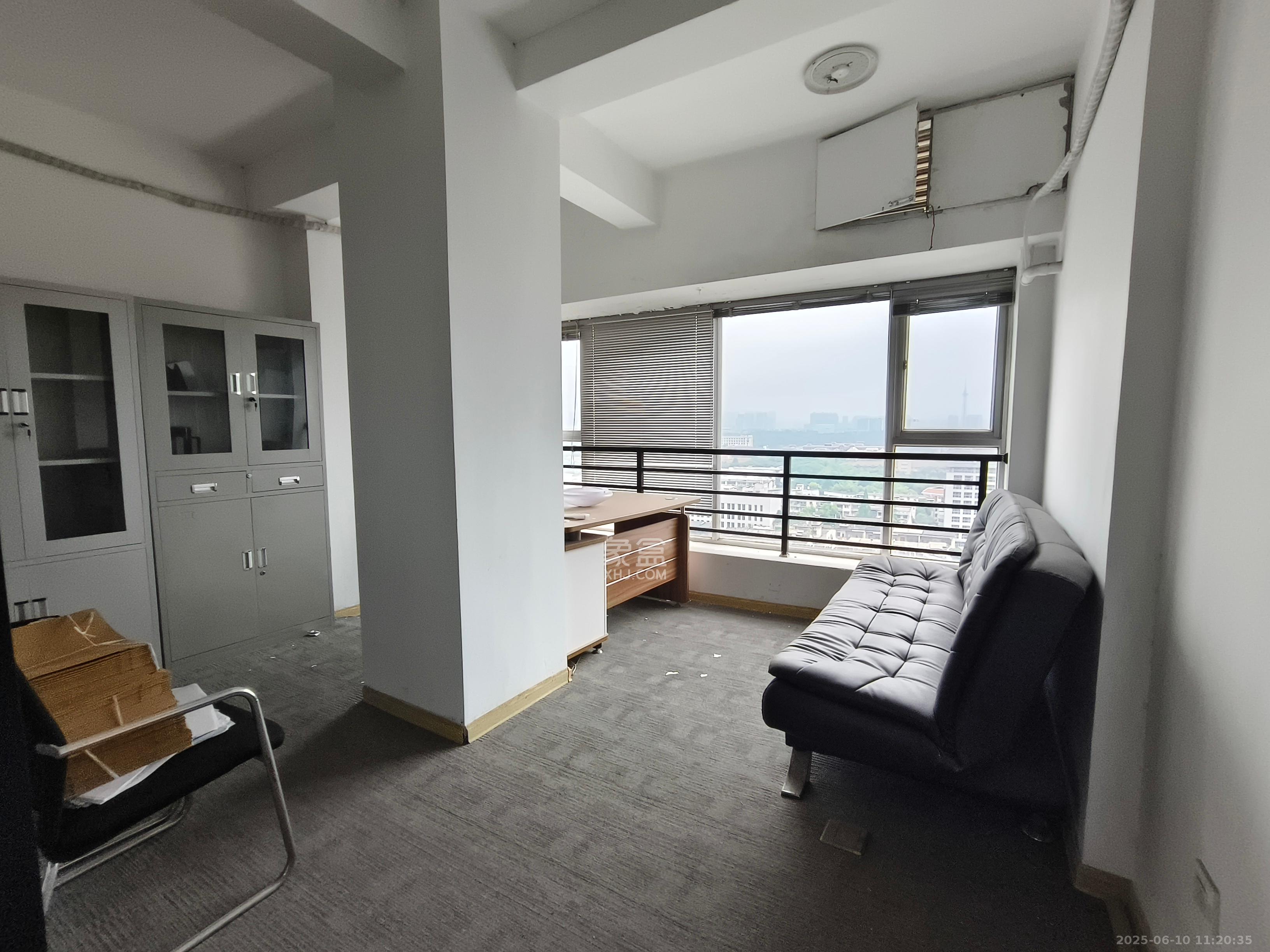 鸿飞大厦 4室2厅2卫 7000.0元/月 鸿飞大厦 4室2厅2卫 7000.0元/月室内图