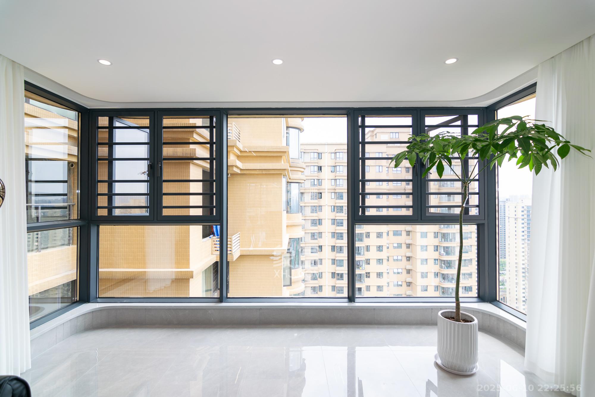 三润城(三润星城) 4室2厅2卫 122.8万 三润城(三润星城) 4室2厅2卫 122.8万阳台