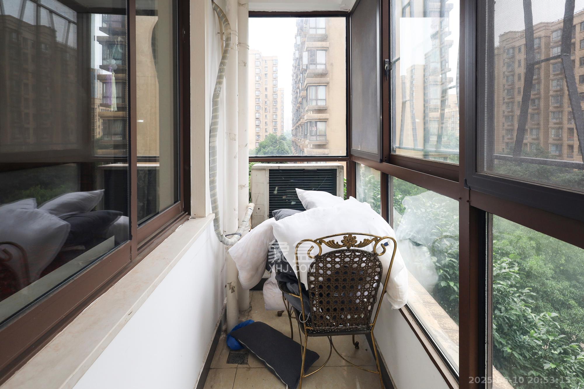 山语城二期  3室2厅1卫    63.0万阳台