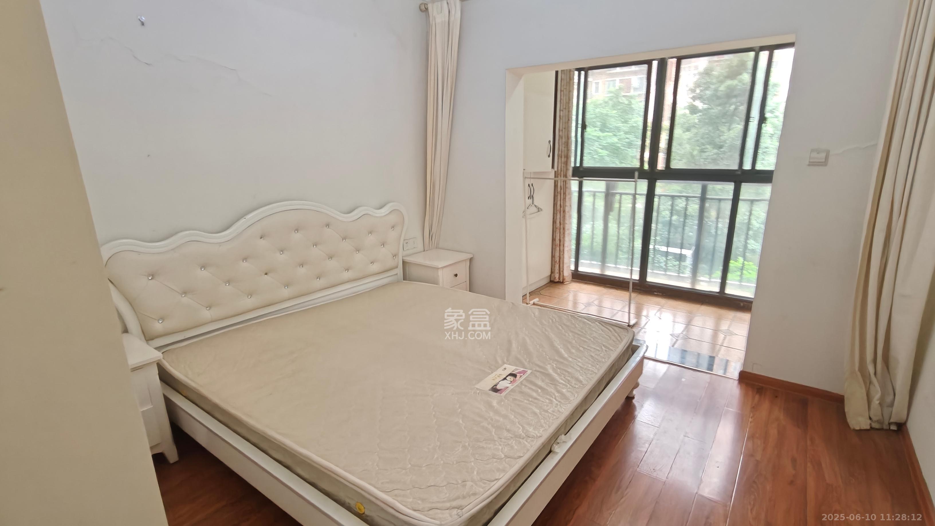 童话里  2室2厅2卫    1800.0元/月室内图