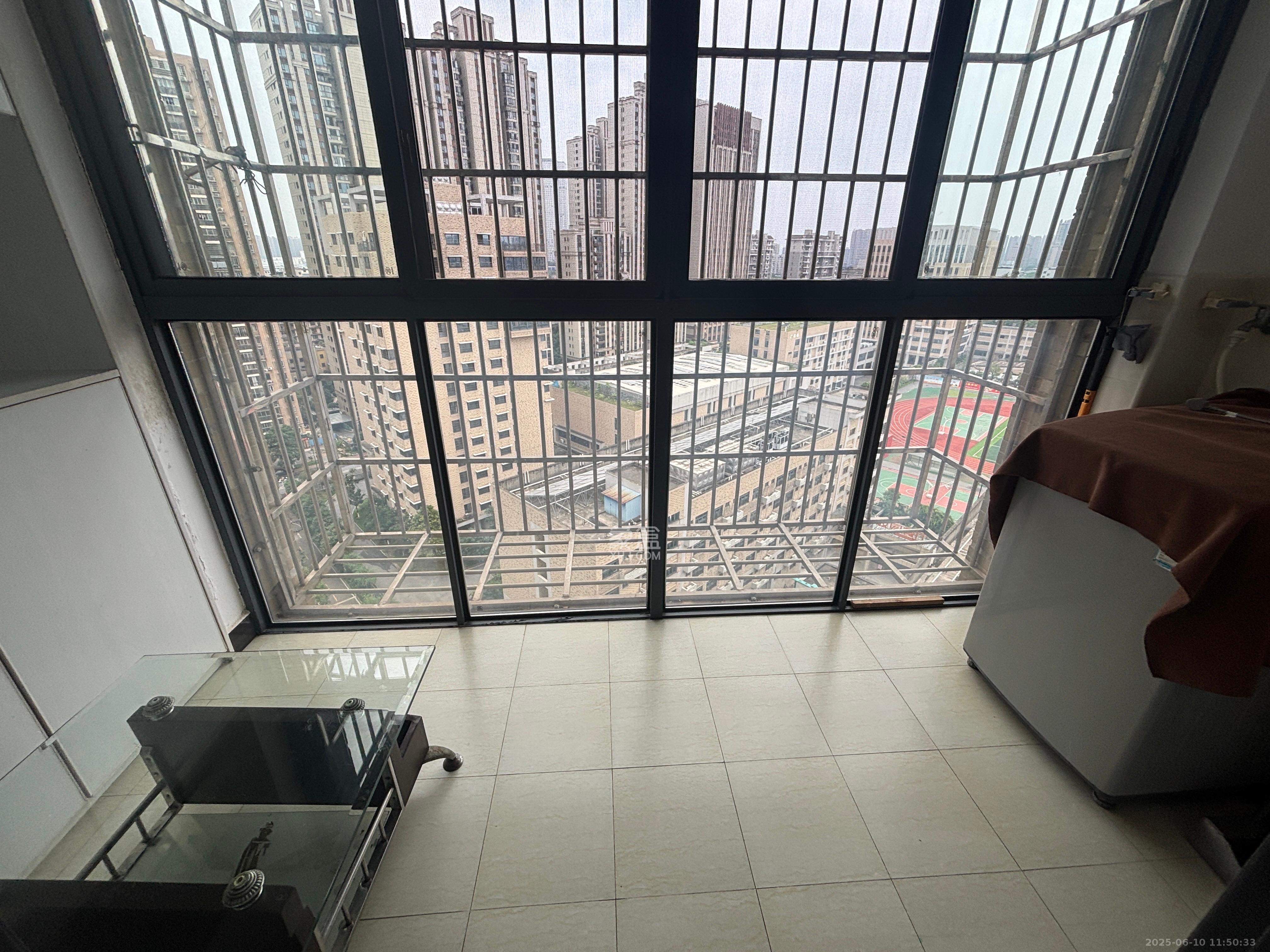 光明城市(星辰青年城) 3室2厅1卫 2300.0元/月 光明城市(星辰青年城) 3室2厅1卫 2300.0元/月室内图