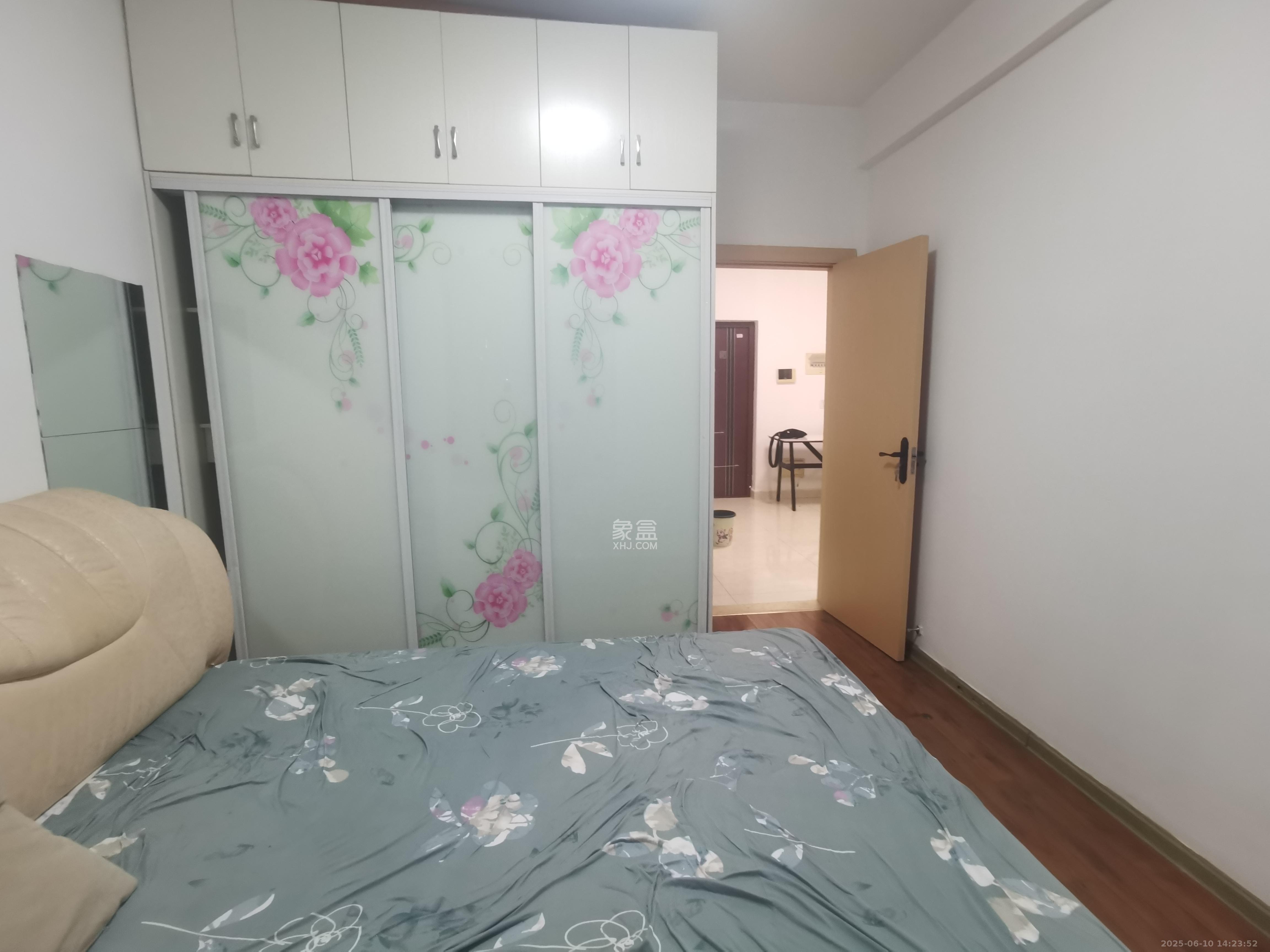 星城映象  3室2厅1卫   2400.00元/月室内图