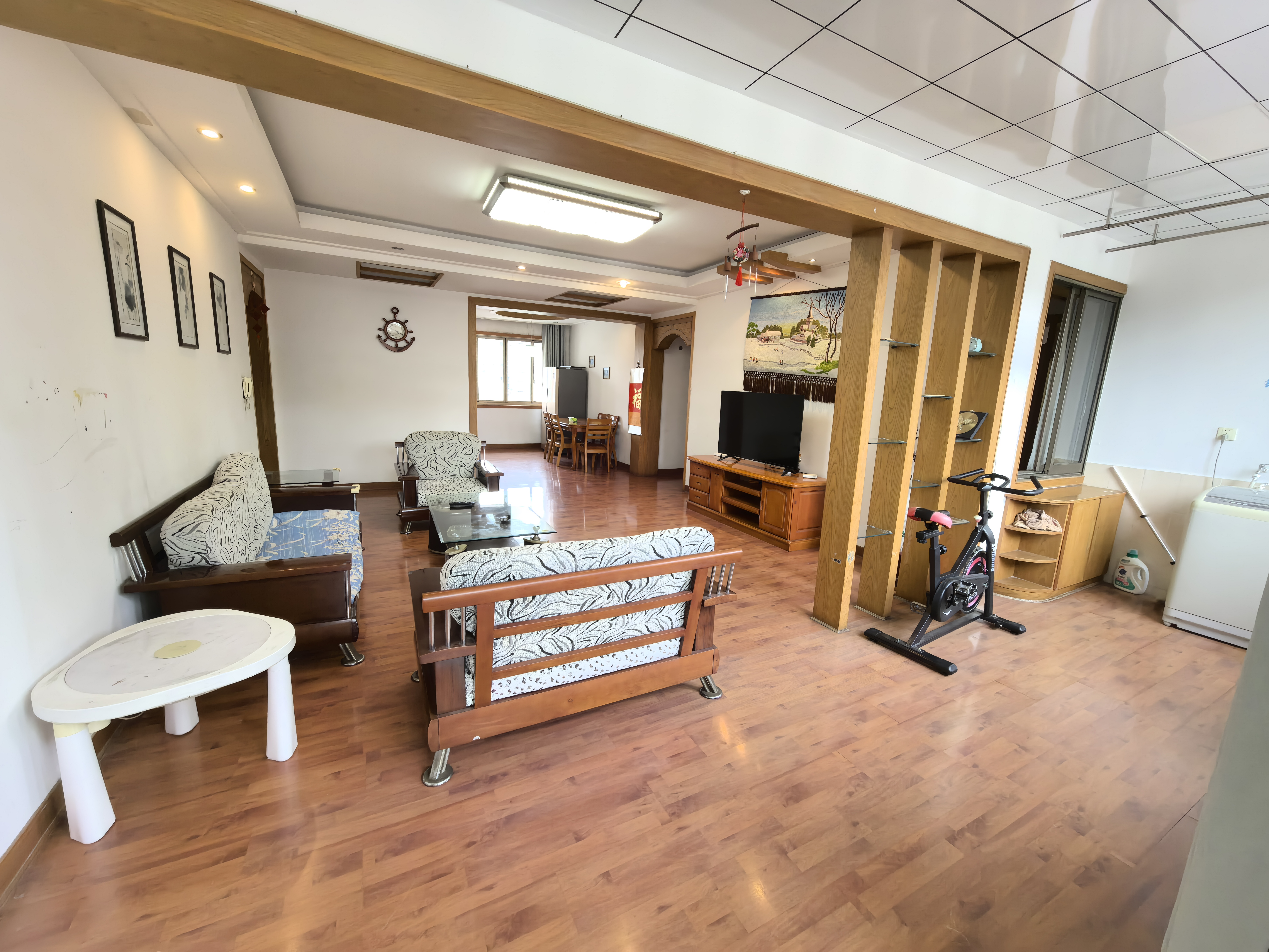 中级人民法院家属楼 4室2厅2卫 2200.0元/月 中级人民法院家属楼 4室2厅2卫 2200.0元/月室内图