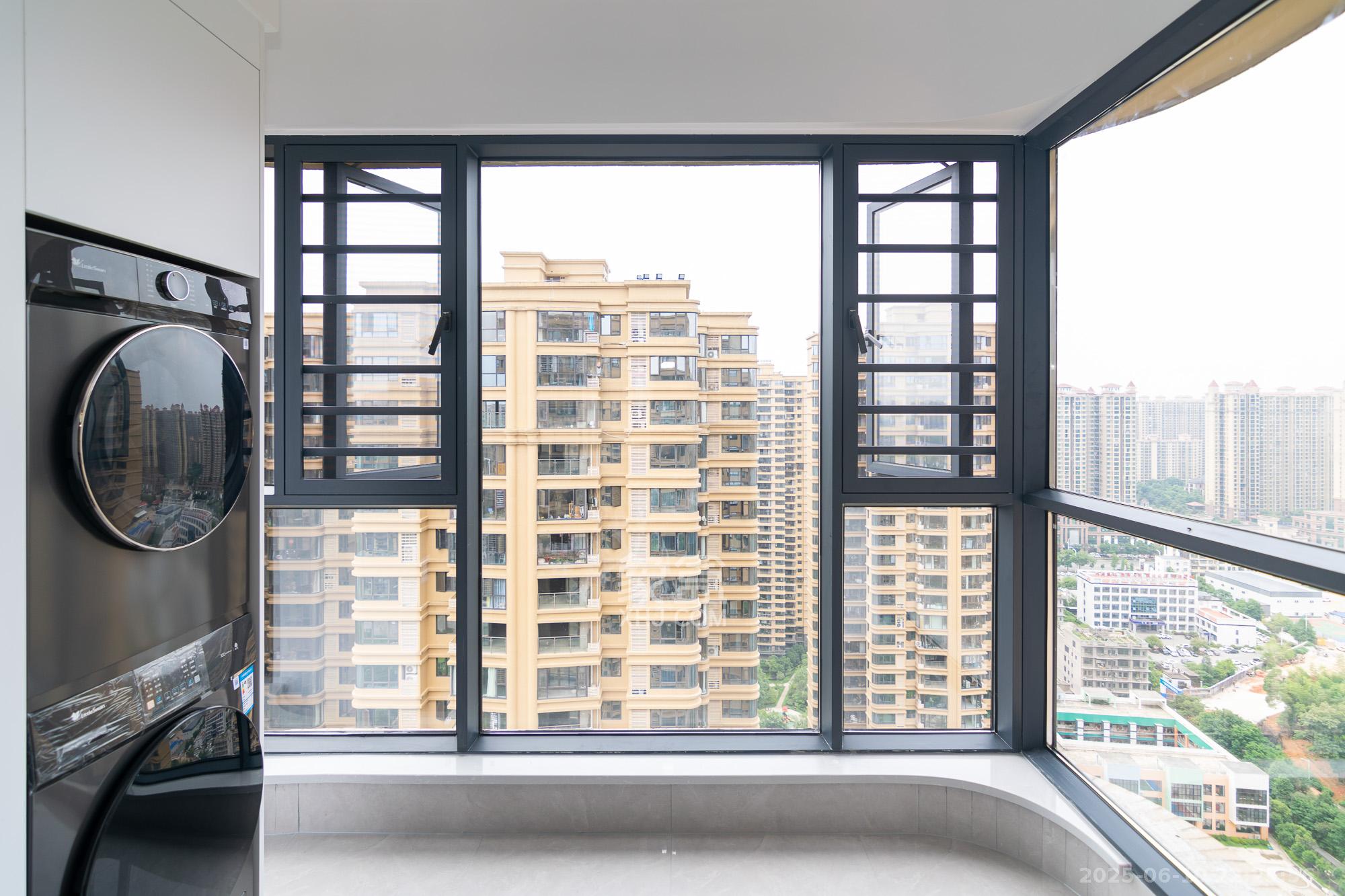 三润城(三润星城) 4室2厅2卫 122.8万 三润城(三润星城) 4室2厅2卫 122.8万阳台