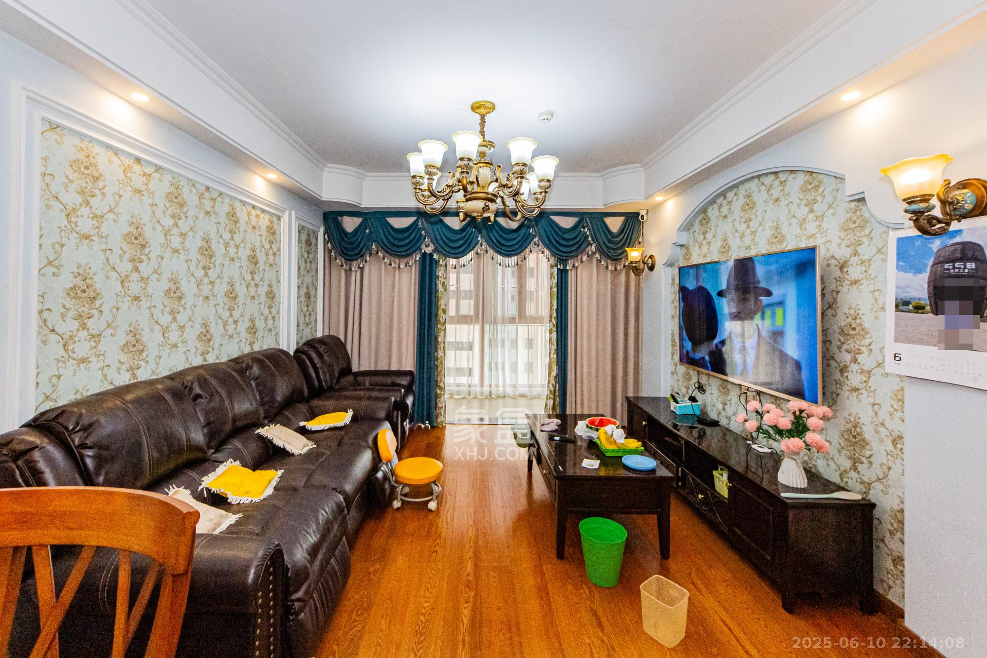 北辰三角洲E6区  3室2厅1卫    136.0万 北辰三角洲E6区  3室2厅1卫    136.0万客厅