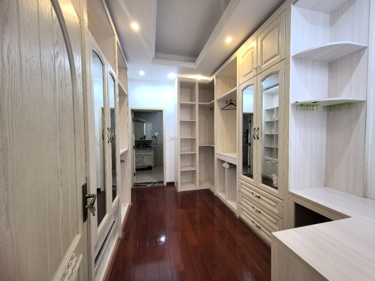 荣域 6室2厅4卫 593.0万 荣域 6室2厅4卫 593.0万室内图