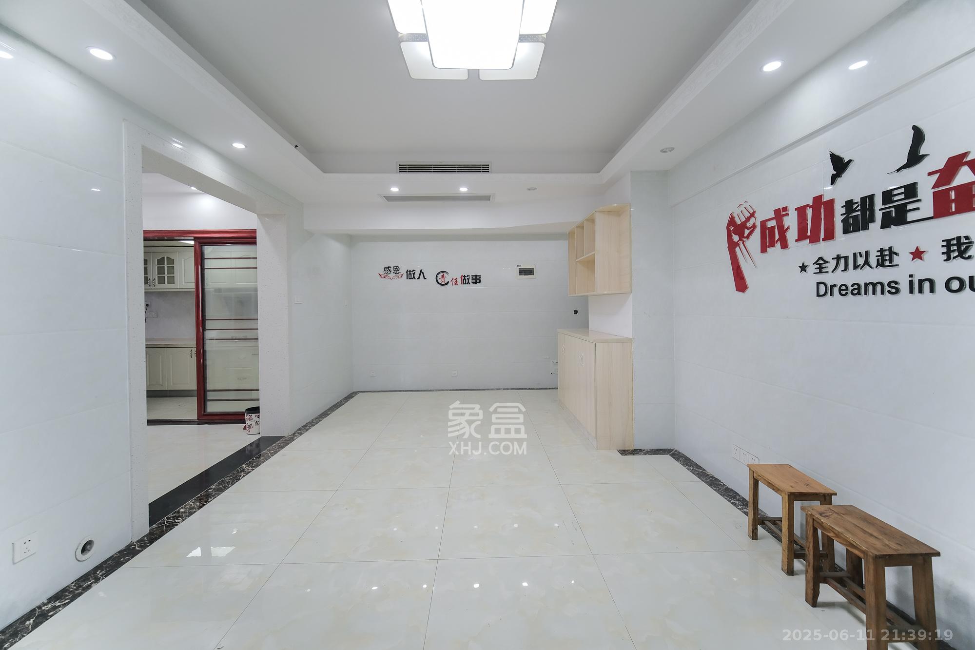 山水湾 3室2厅1卫 67.0万 山水湾 3室2厅1卫 67.0万客厅