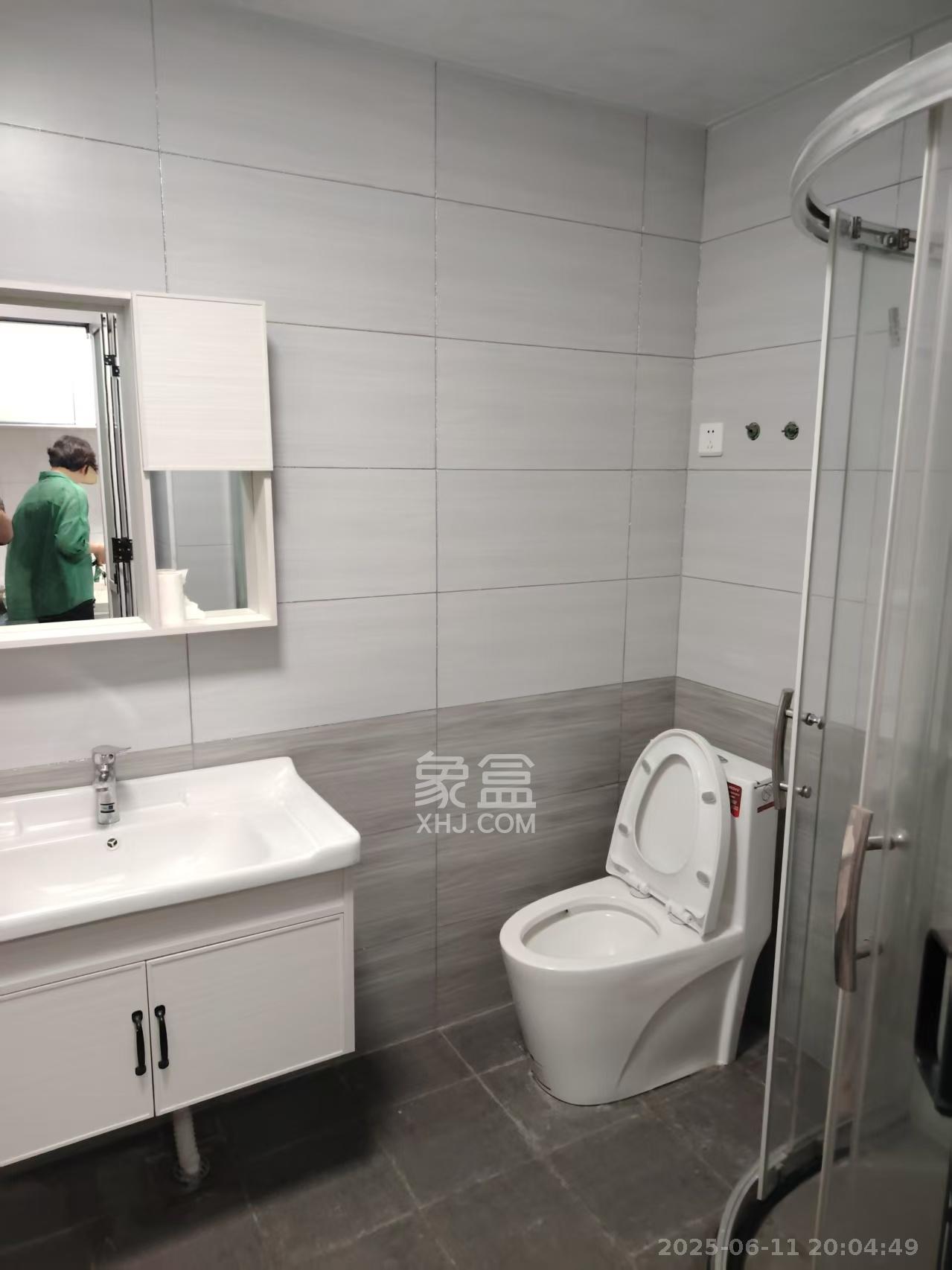 奥克斯滨仕花园(奥克斯洋湖广场/奥克斯中心) 1室1厅1卫 2000.0元/月 奥克斯滨仕花园(奥克斯洋湖广场/奥克斯中心) 1室1厅1卫 2000.0元/月室内图