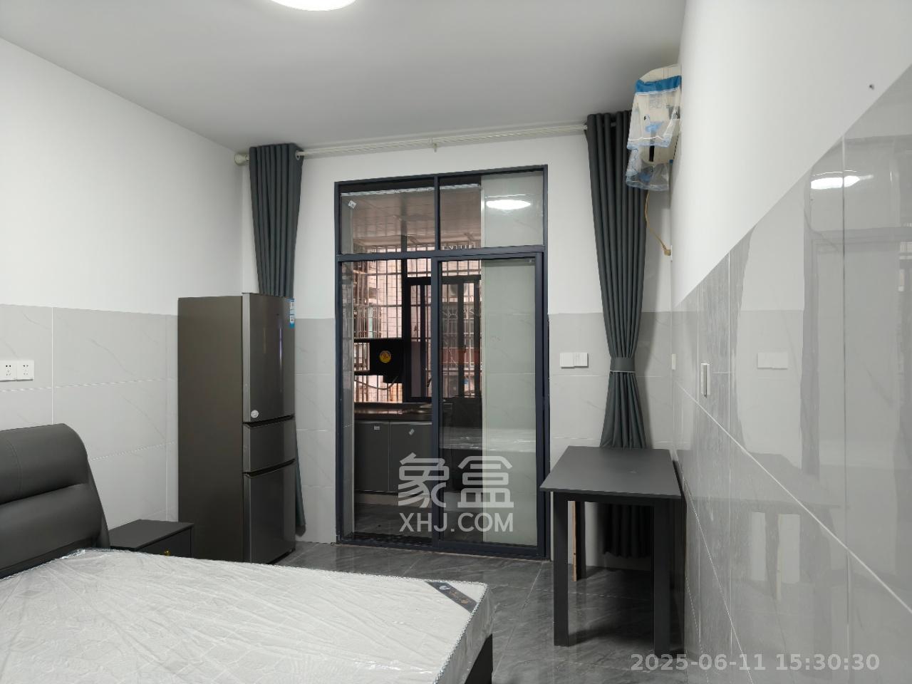 新合四村 1室1厅1卫 1250.0元/月 新合四村 1室1厅1卫 1250.0元/月室内图