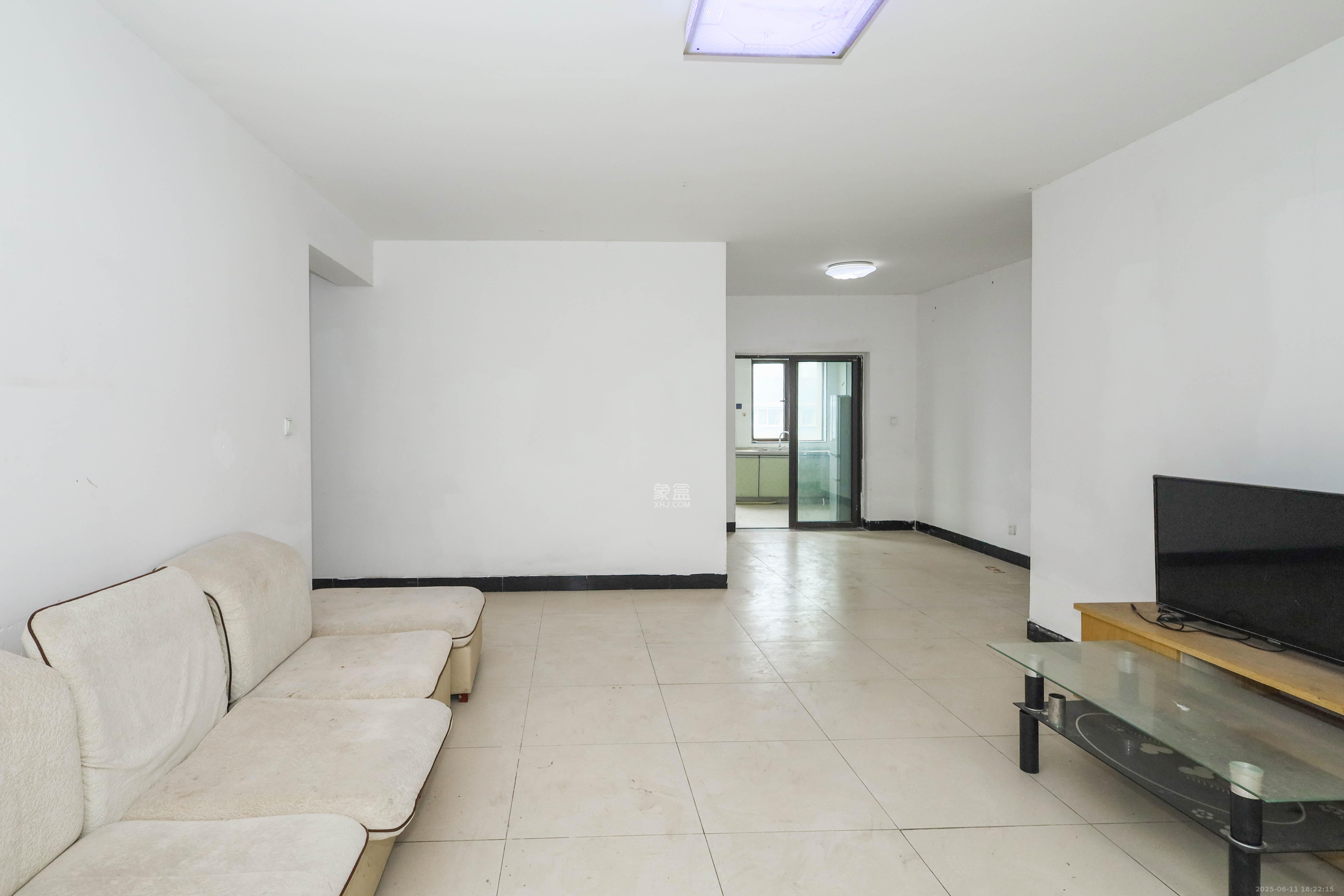 旭辉御府  4室2厅1卫    139.0万 旭辉御府  4室2厅1卫    139.0万客厅