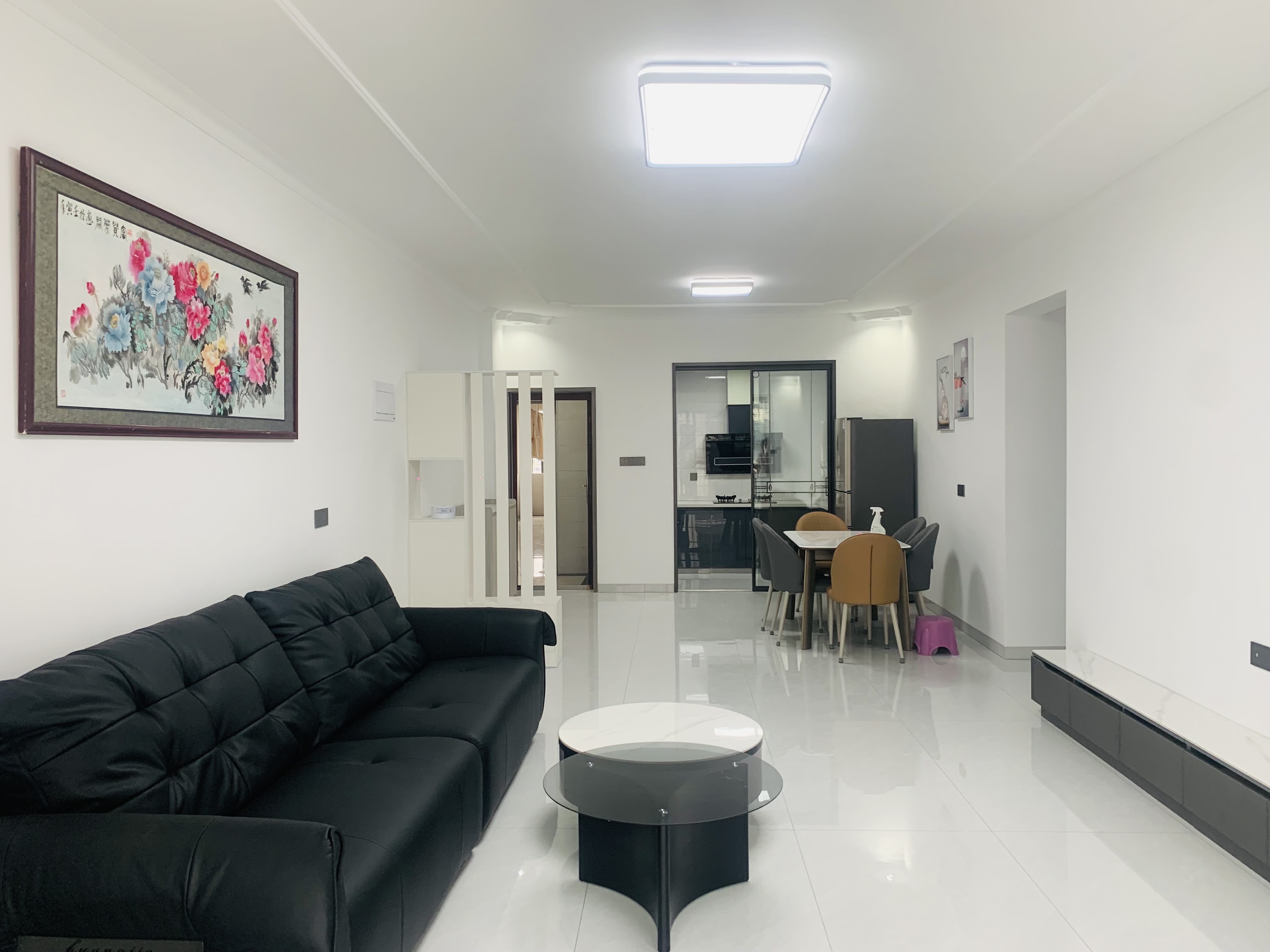 互助小区电梯房 3室2厅2卫 2100.0元/月 互助小区电梯房 3室2厅2卫 2100.0元/月室内图