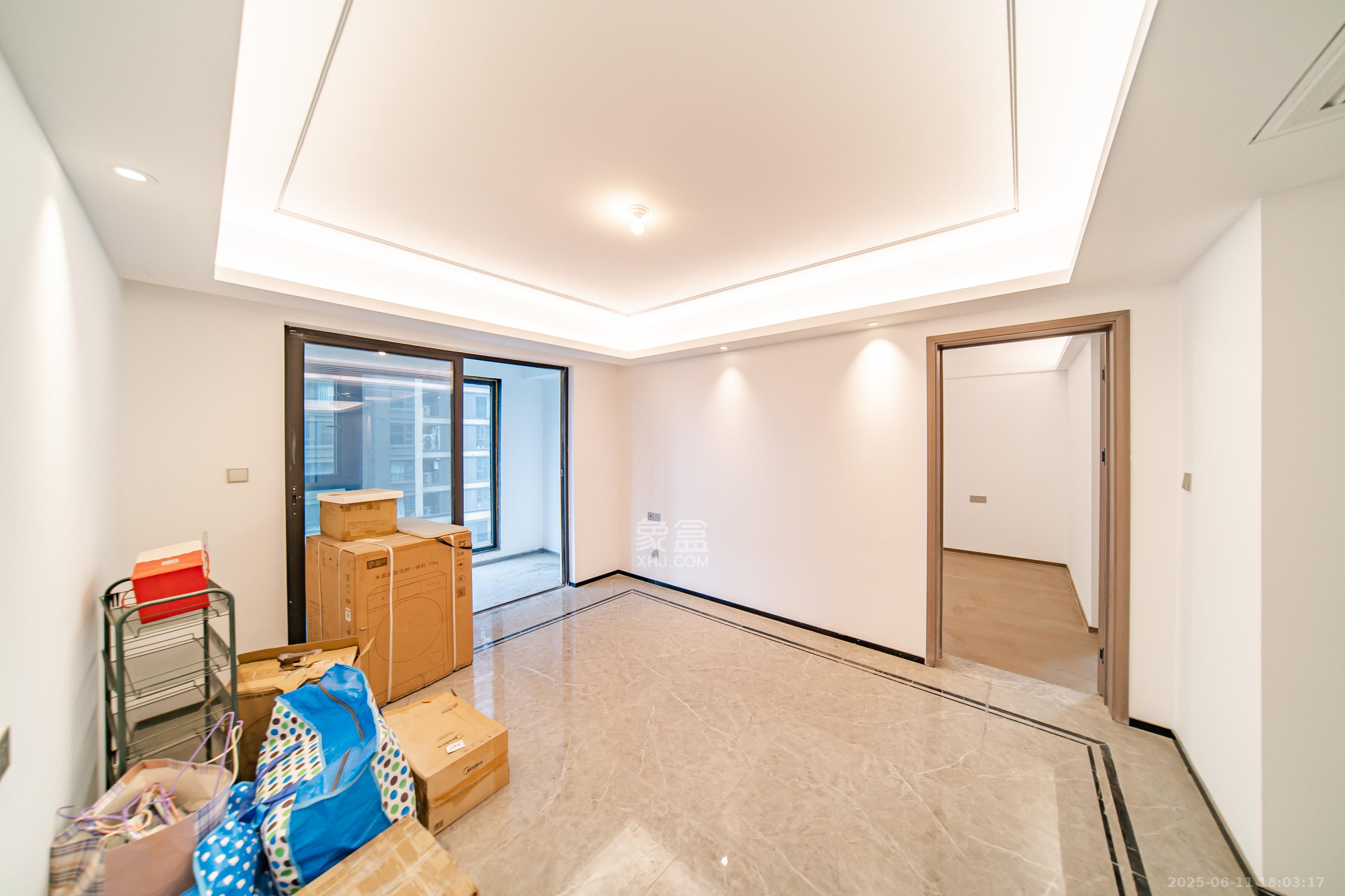 建发电建江山悦  3室2厅2卫   129.00万客厅