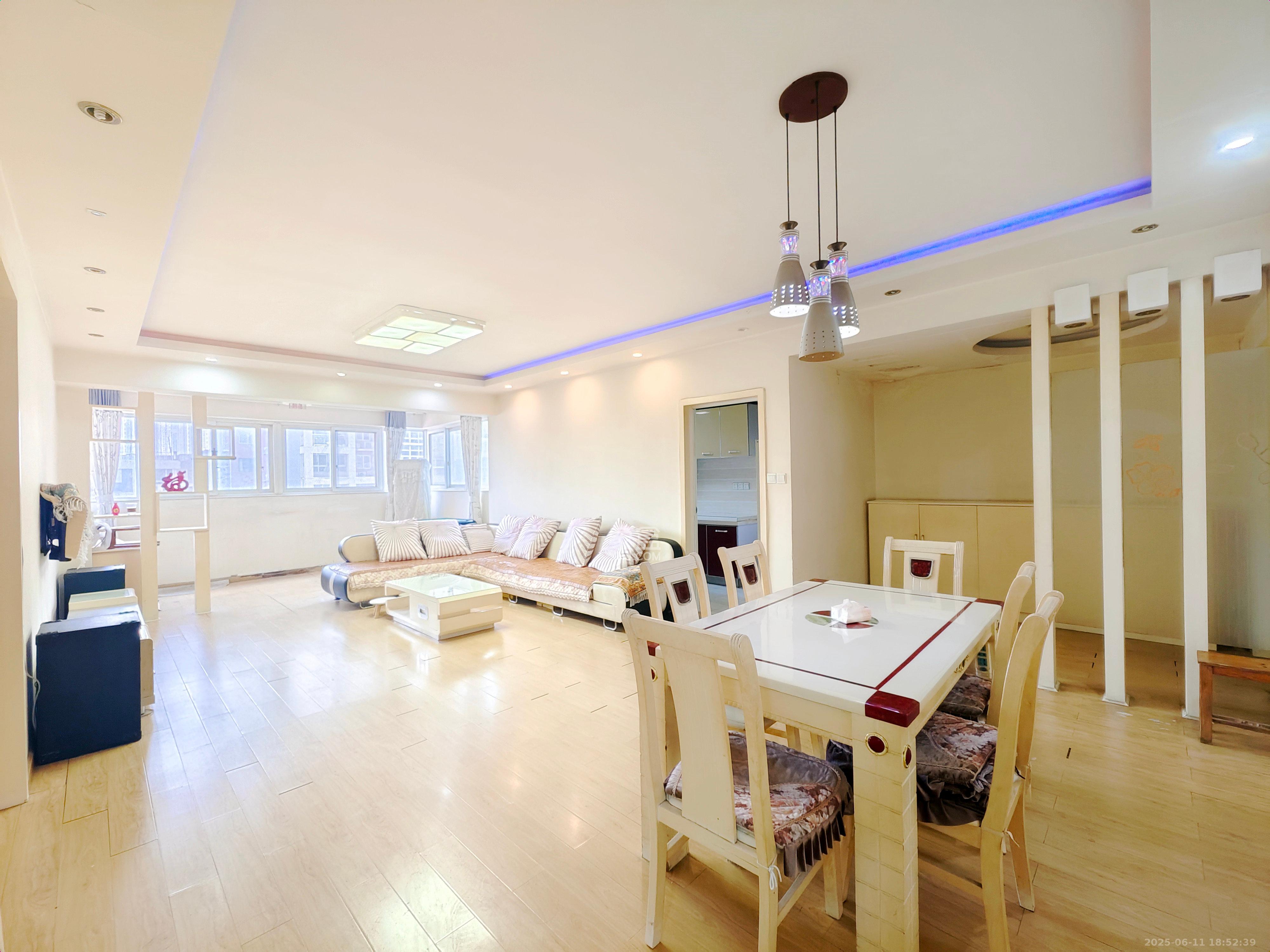 星蓝湾 3室2厅2卫 3100.0元/月 星蓝湾 3室2厅2卫 3100.0元/月室内图