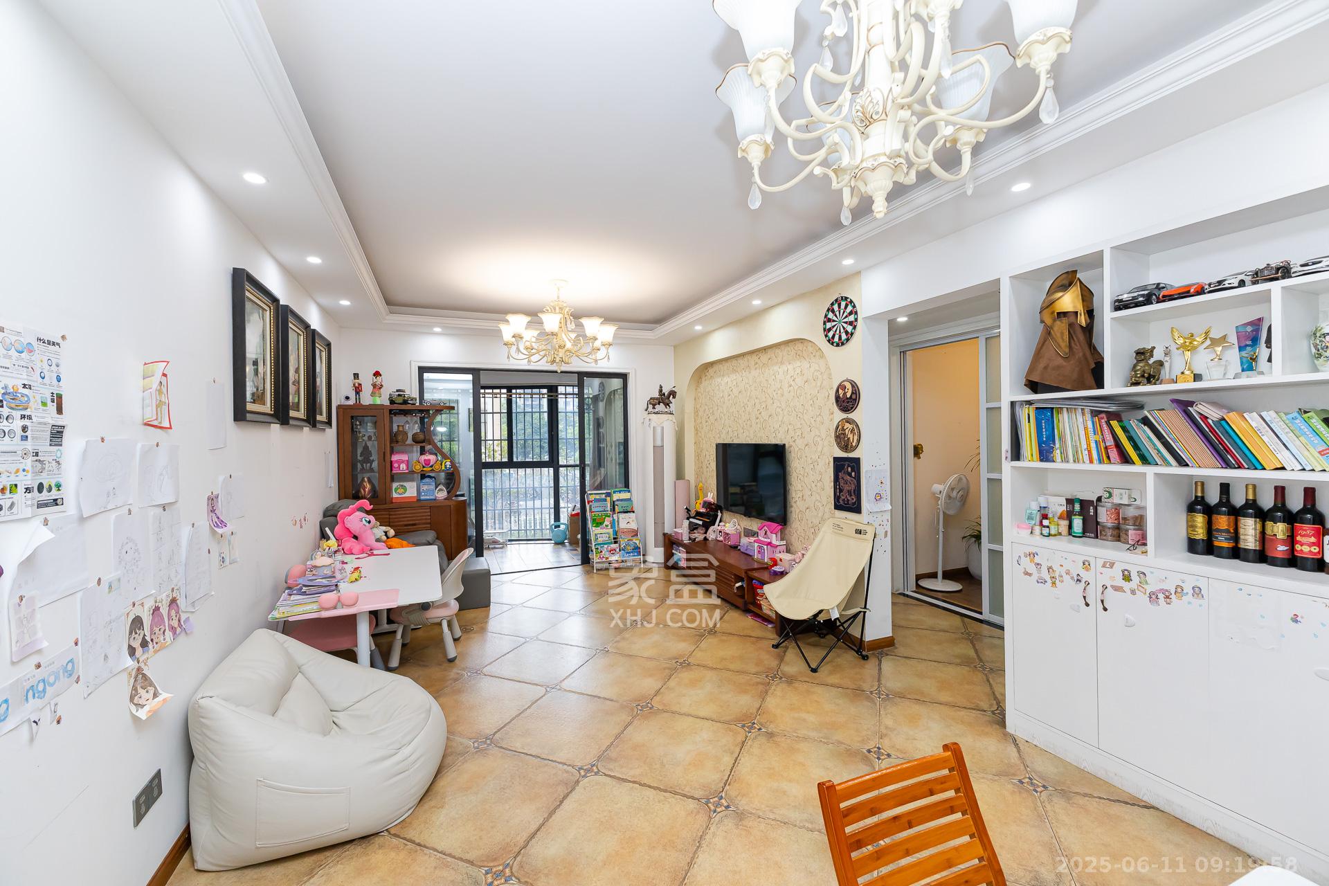 名家翡翠花园 3室1厅1卫 66.0万 名家翡翠花园 3室1厅1卫 66.0万客厅