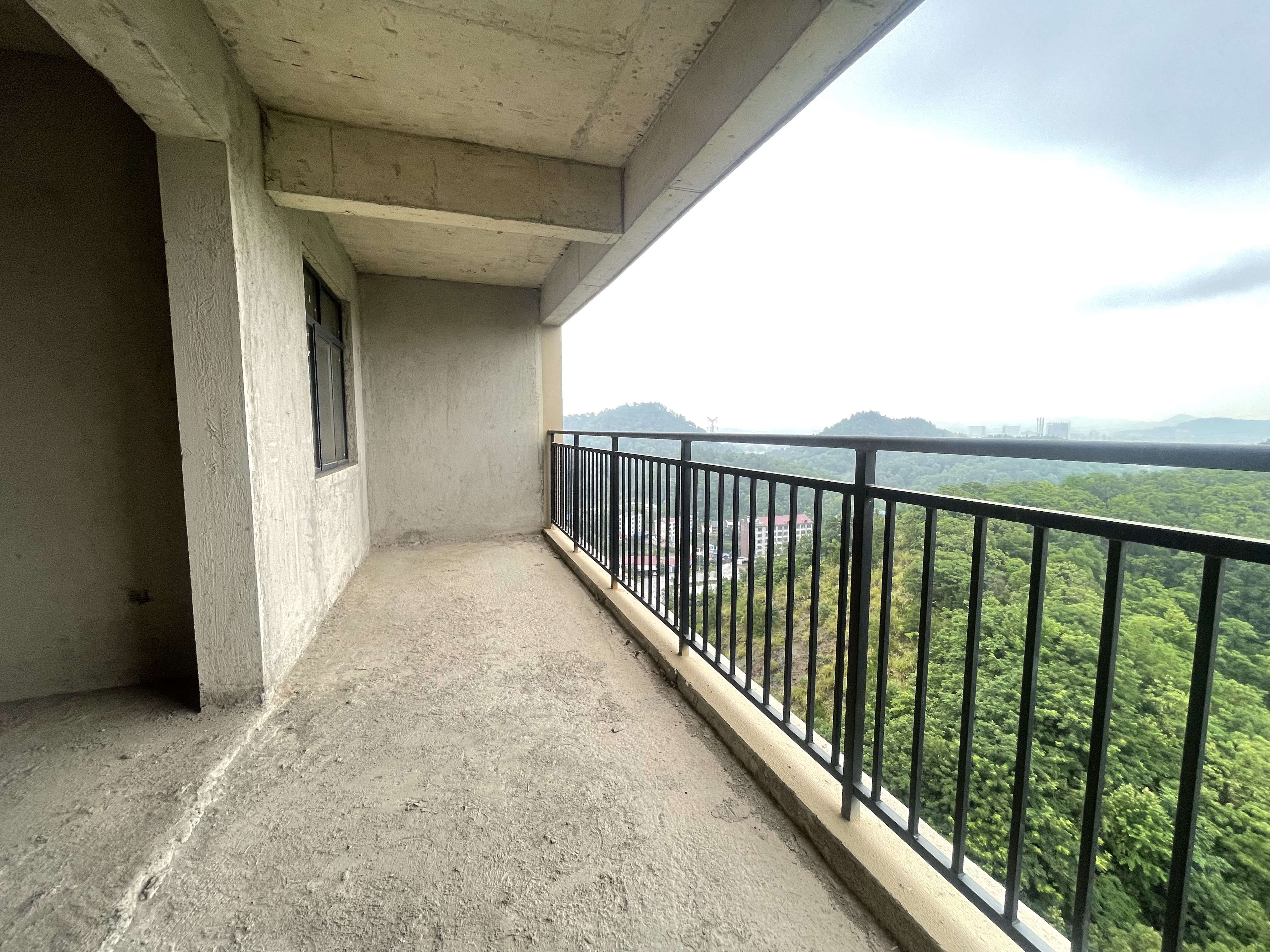 德桂园书香苑  3室2厅2卫    65.0万阳台