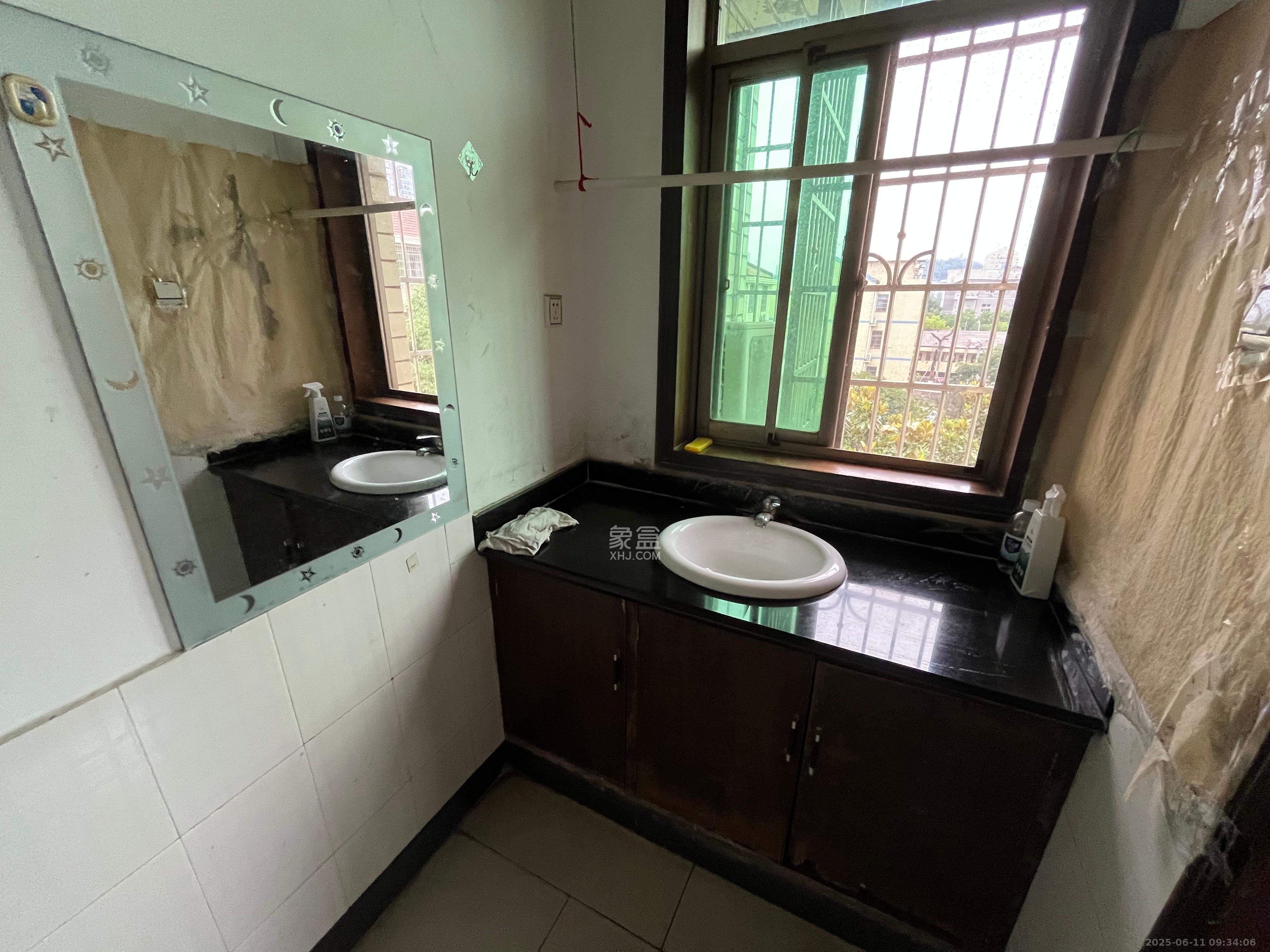 兴联小区 2室2厅1卫 1400.0元/月 兴联小区 2室2厅1卫 1400.0元/月室内图