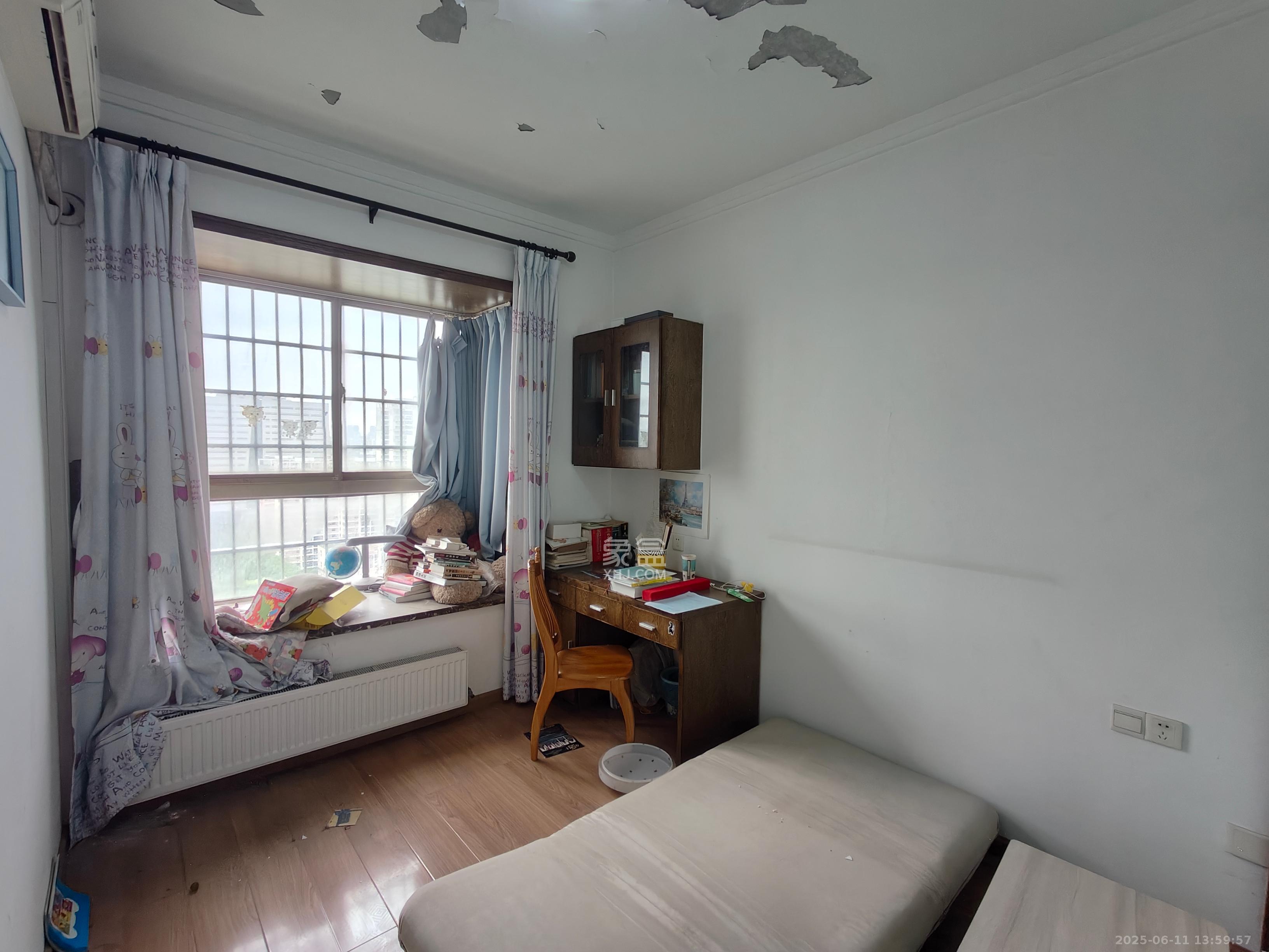 西岸润泽府 4室2厅1卫 3200.0元/月 西岸润泽府 4室2厅1卫 3200.0元/月室内图