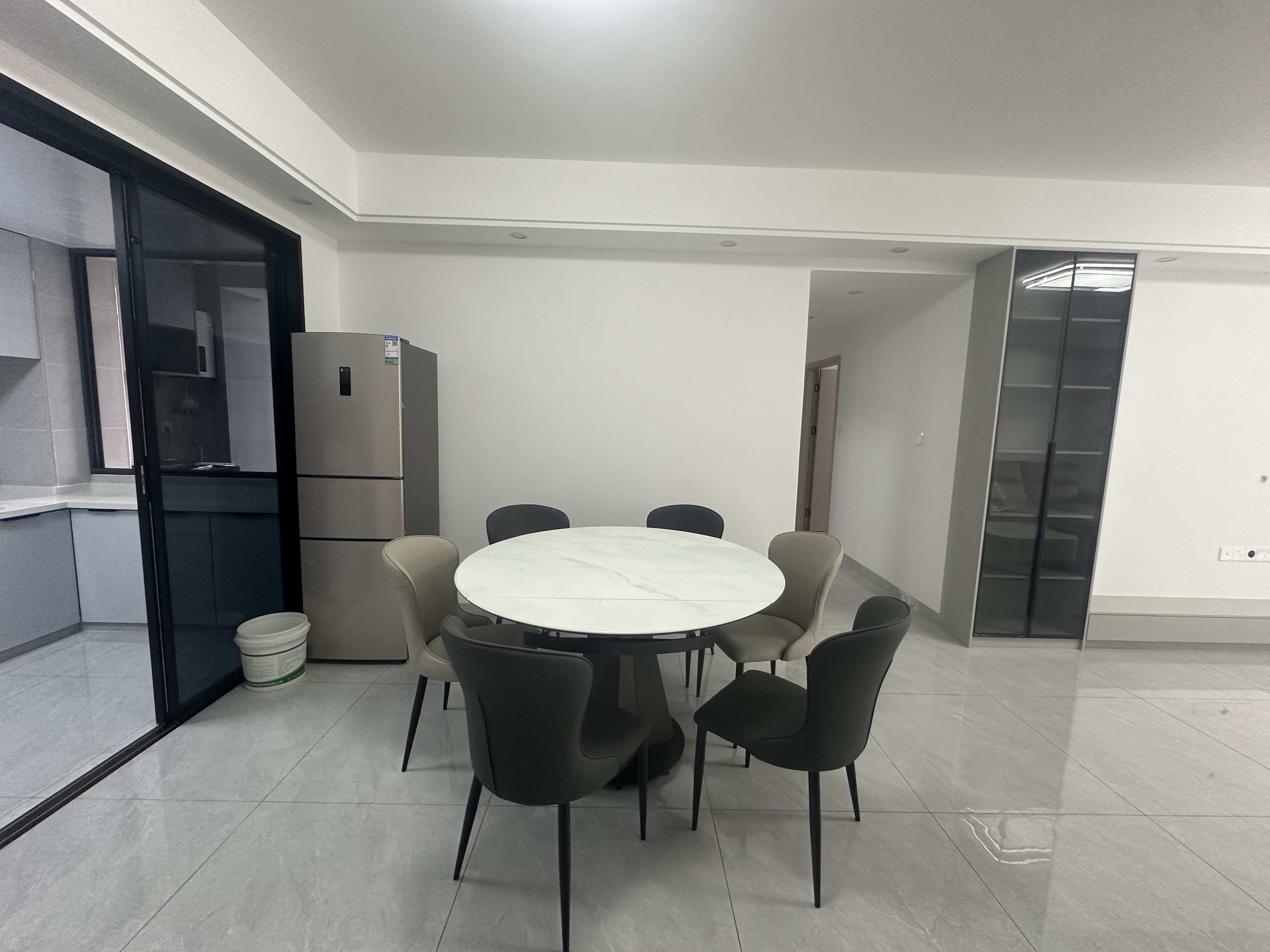 互助小区电梯房 3室2厅2卫 2000.0元/月 互助小区电梯房 3室2厅2卫 2000.0元/月室内图