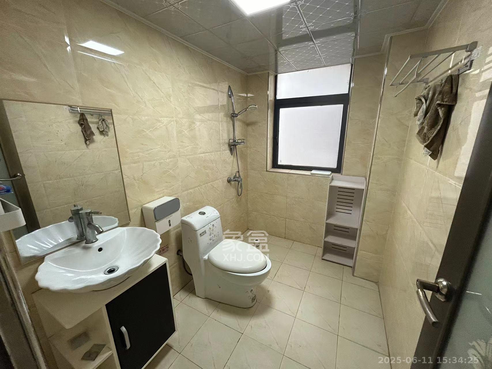 曙光领峰(曙光家园)  3室2厅1卫    3300.0元/月 曙光领峰(曙光家园)  3室2厅1卫    3300.0元/月室内图