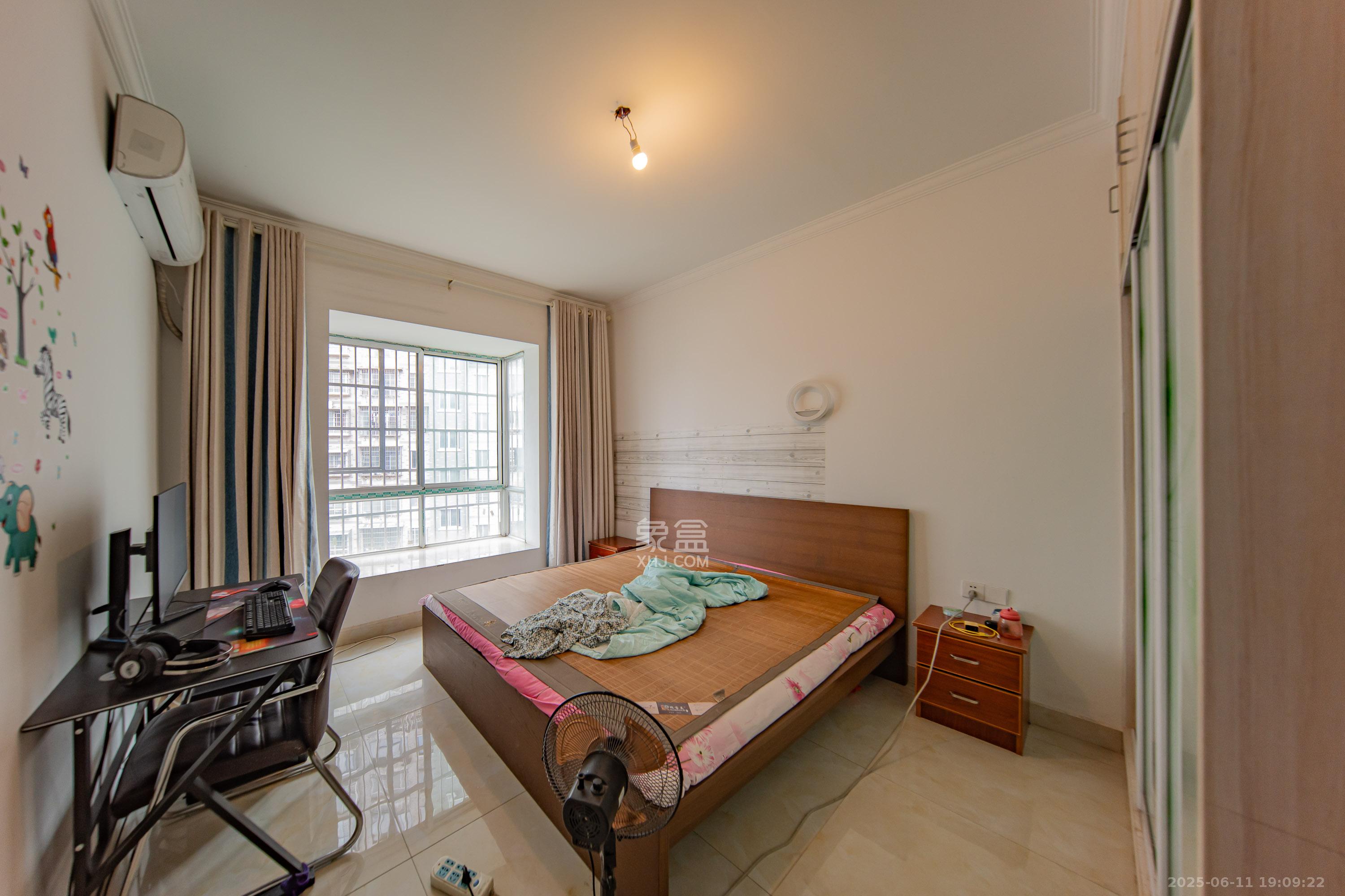 锑都家园  3室2厅2卫    50.0万卧室