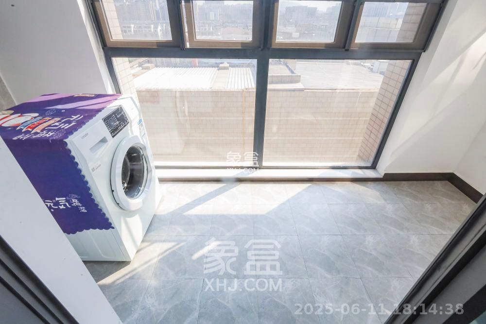 八方小区C区  3室2厅2卫   4000.00元/月室内图
