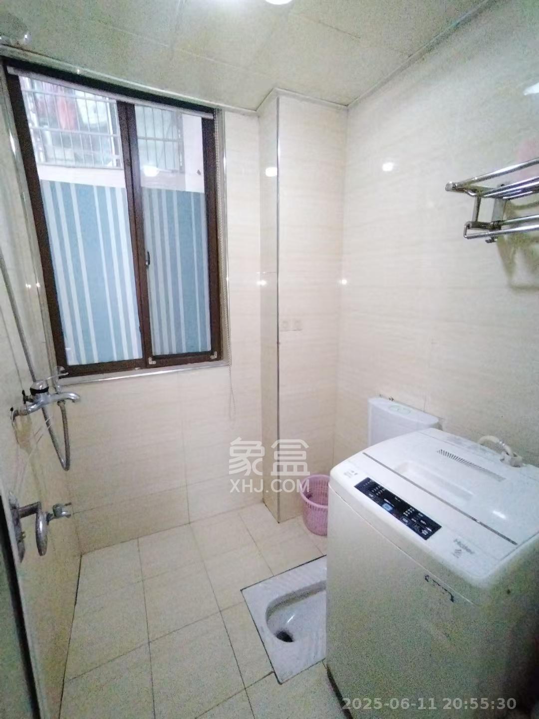 湖湾世景 4室2厅1卫 1700.0元/月 湖湾世景 4室2厅1卫 1700.0元/月室内图